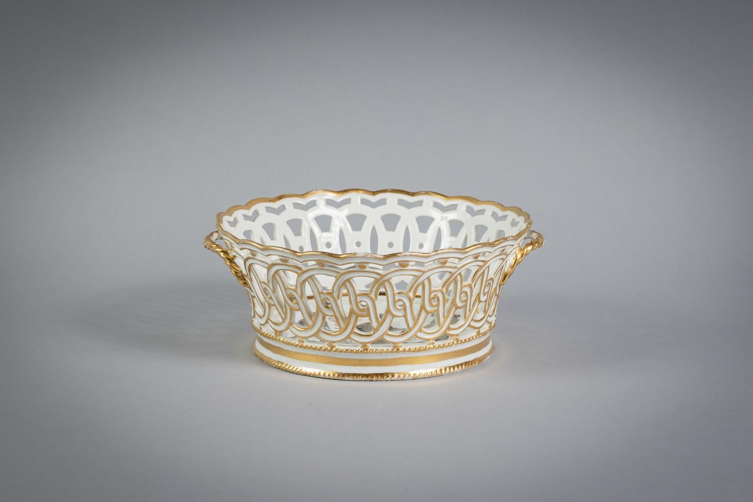 Service à dessert en porcelaine française, datant d'environ 1840 en vente 1