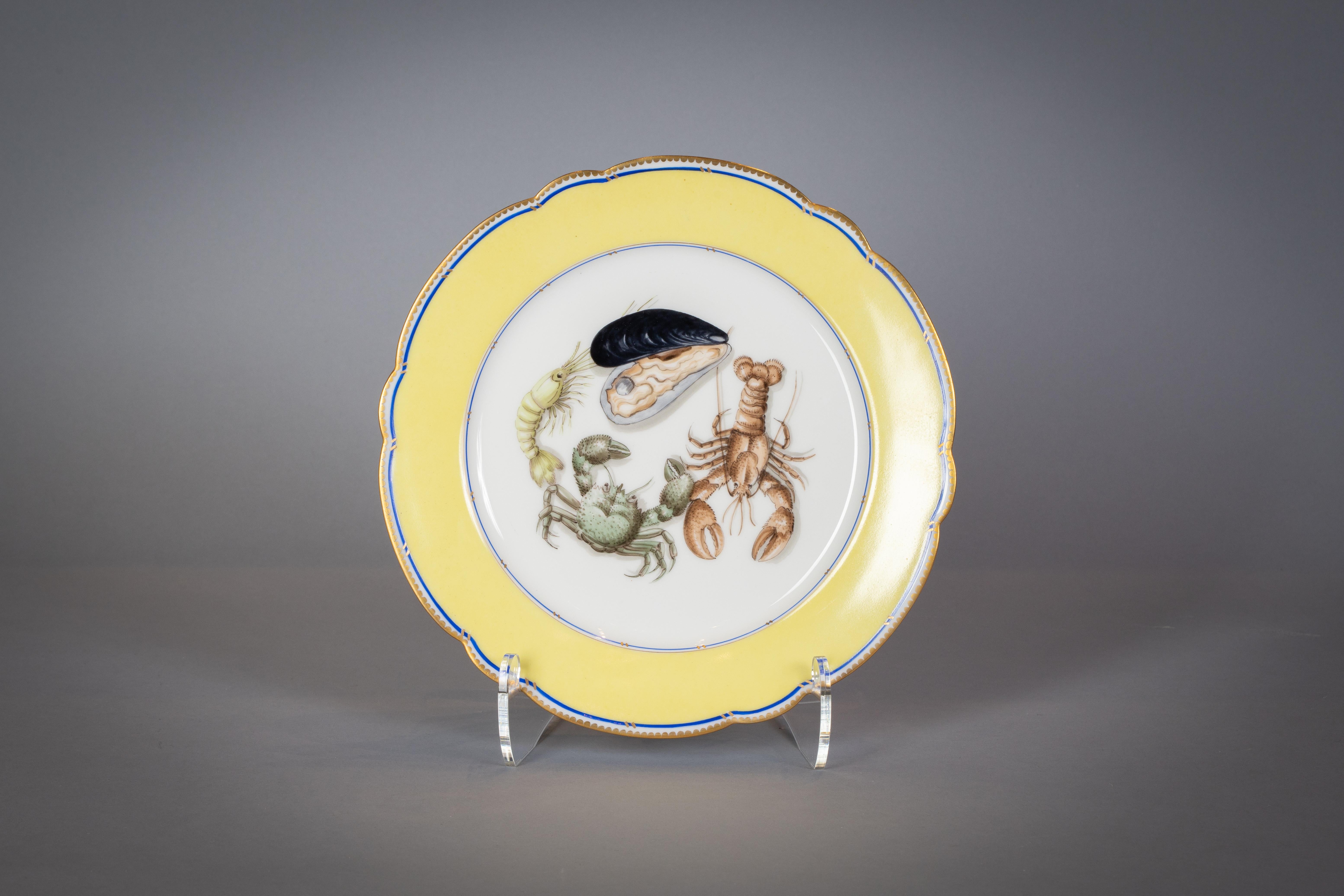 French Porcelain Dinner Plates and Soup Bowls, circa 1900 In Good Condition For Sale In New York, NY