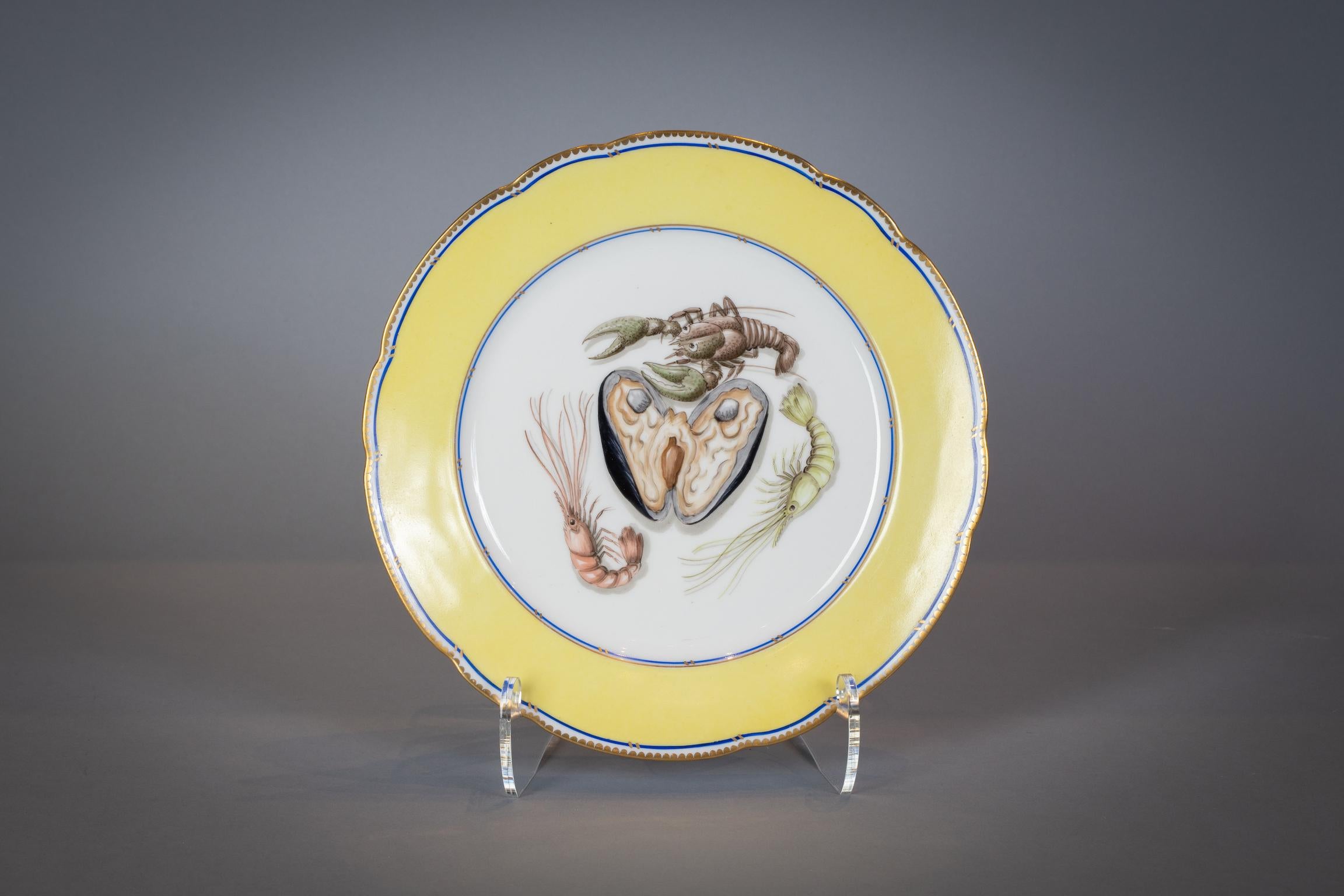 French Porcelain Dinner Plates and Soup Bowls, circa 1900 For Sale 4