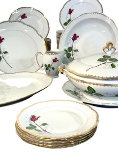 Service de table en porcelaine française avec motif de roses, 45 pièces