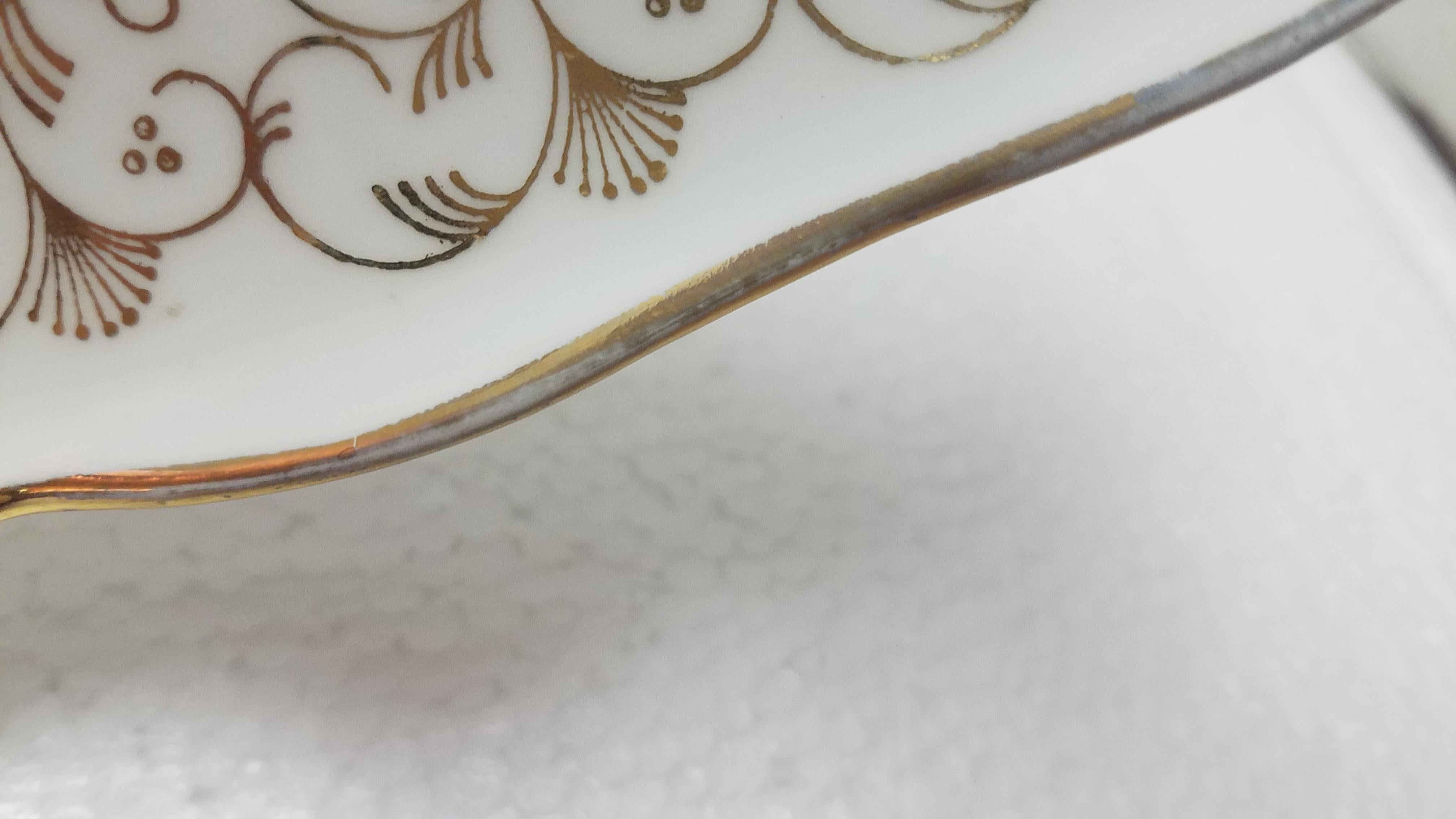 Hand painted French Porcelain fish plate. Ruffled edge accented with 24-carat gold detail. Please see all photos as some of the gold is worn on some of the edges. See photos for the detail of the underwater scene. Makers mark on the bottom 