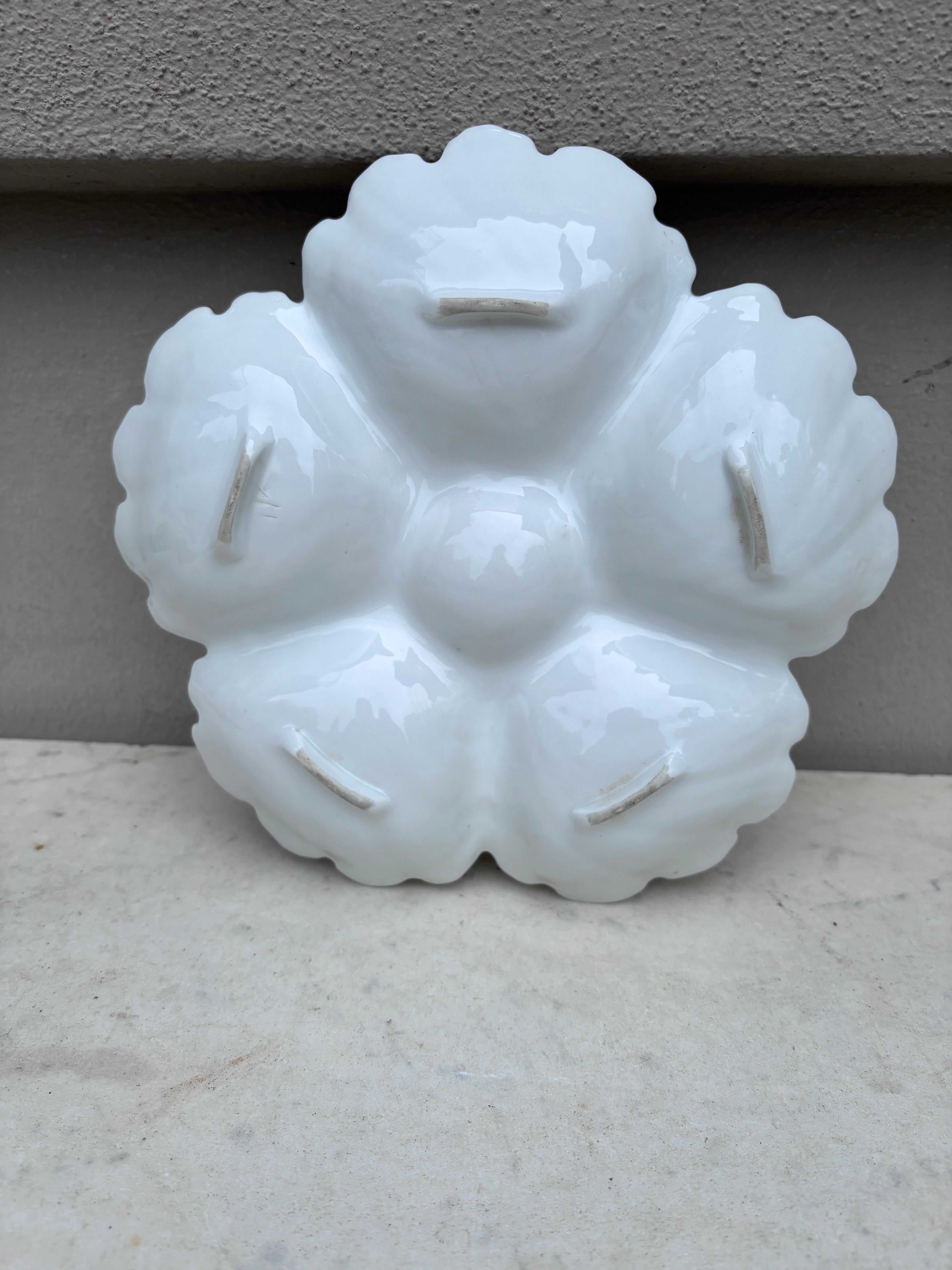 Plato de ostras de flores de porcelana francesa de Limoges, circa 1900 principios del siglo XX en venta