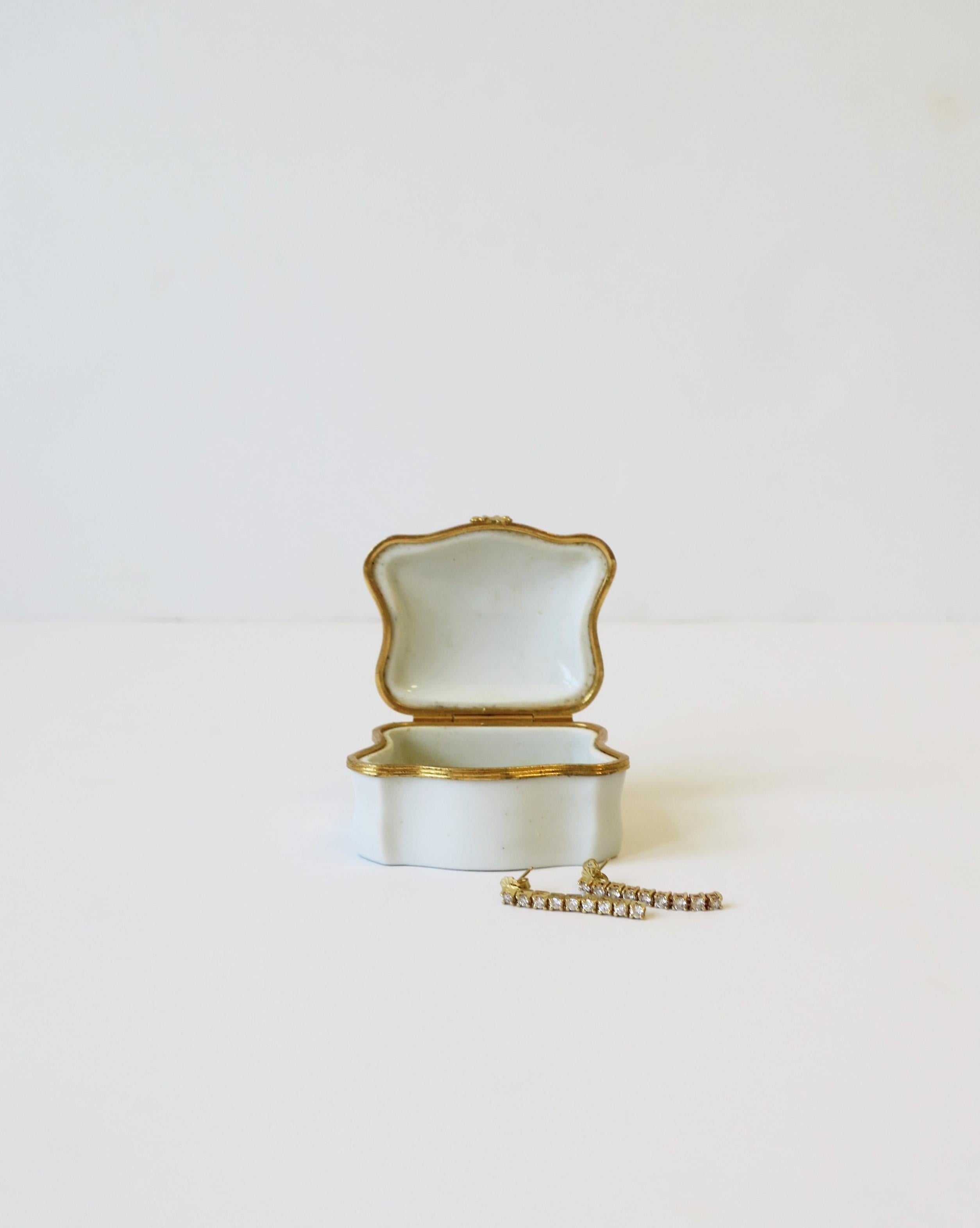 French Porcelain Golden Retriever Dog Jewelry Box 2