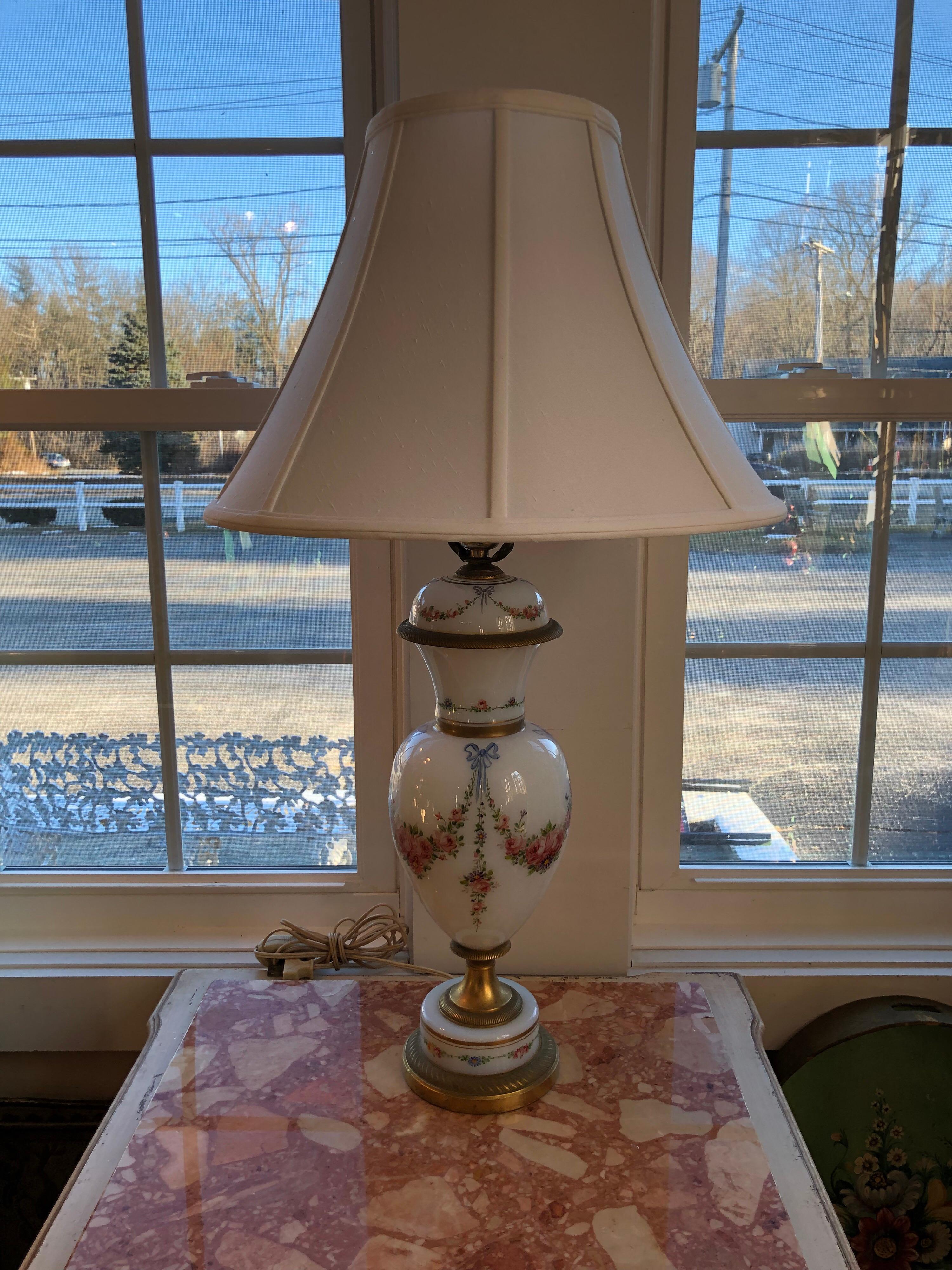 French Porcelain Hand Signed Lamp In Good Condition In Redding, CT
