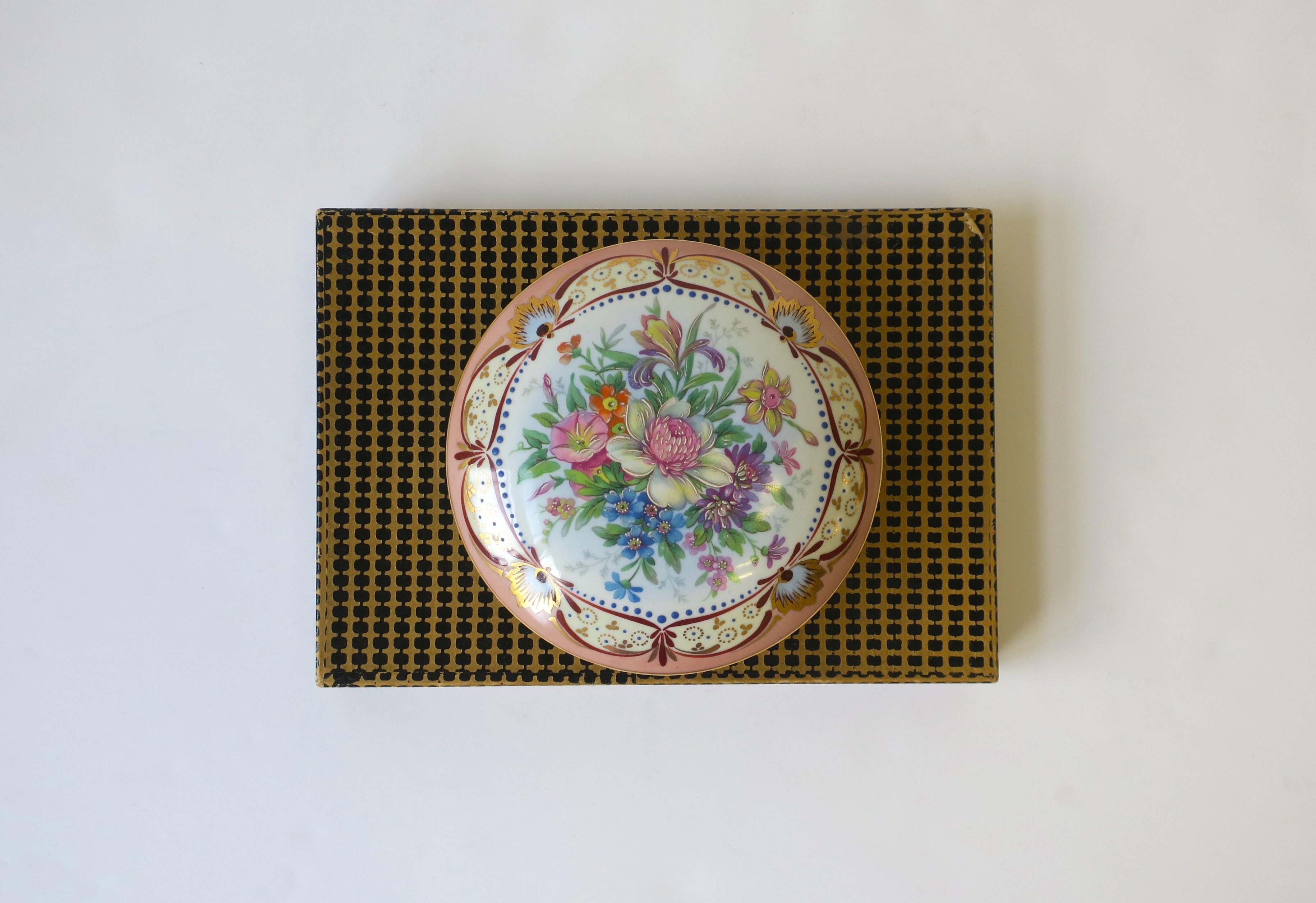French Porcelain Jewelry Box In Good Condition For Sale In New York, NY