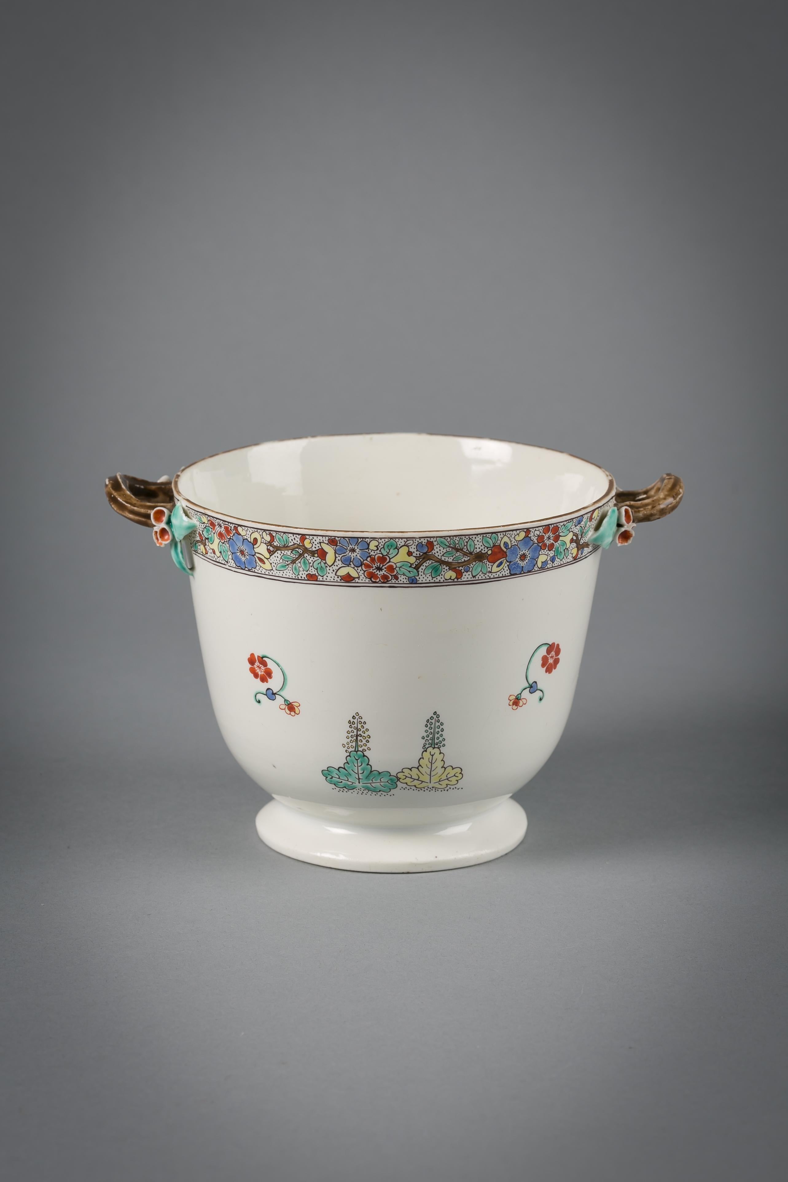 Cachepot in porcellana francese Kakiemon, Chantilly, 1740 circa In condizioni buone in vendita a New York, NY