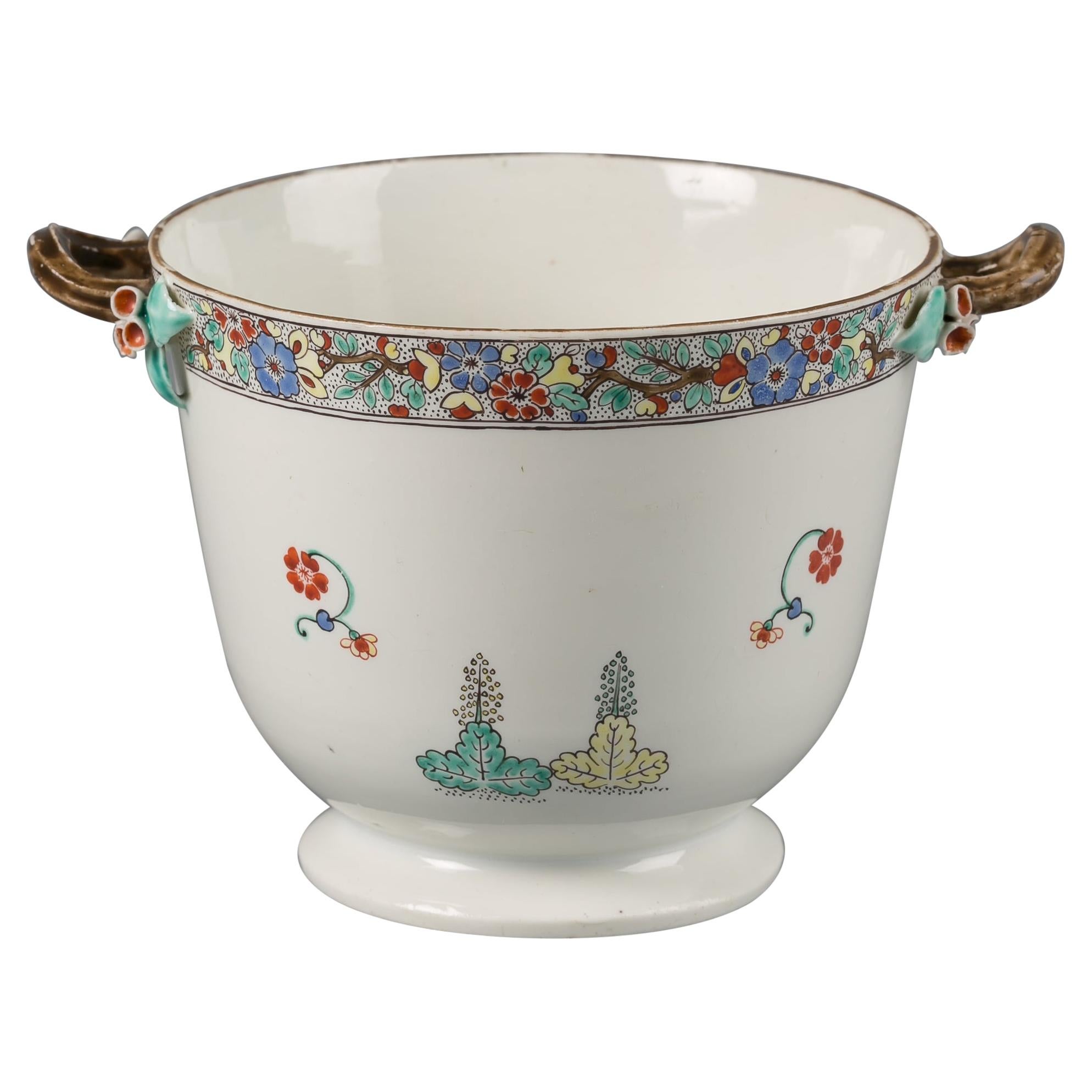 French Porcelain Kakiemon Cachepot, Chantilly, circa 1740 For Sale