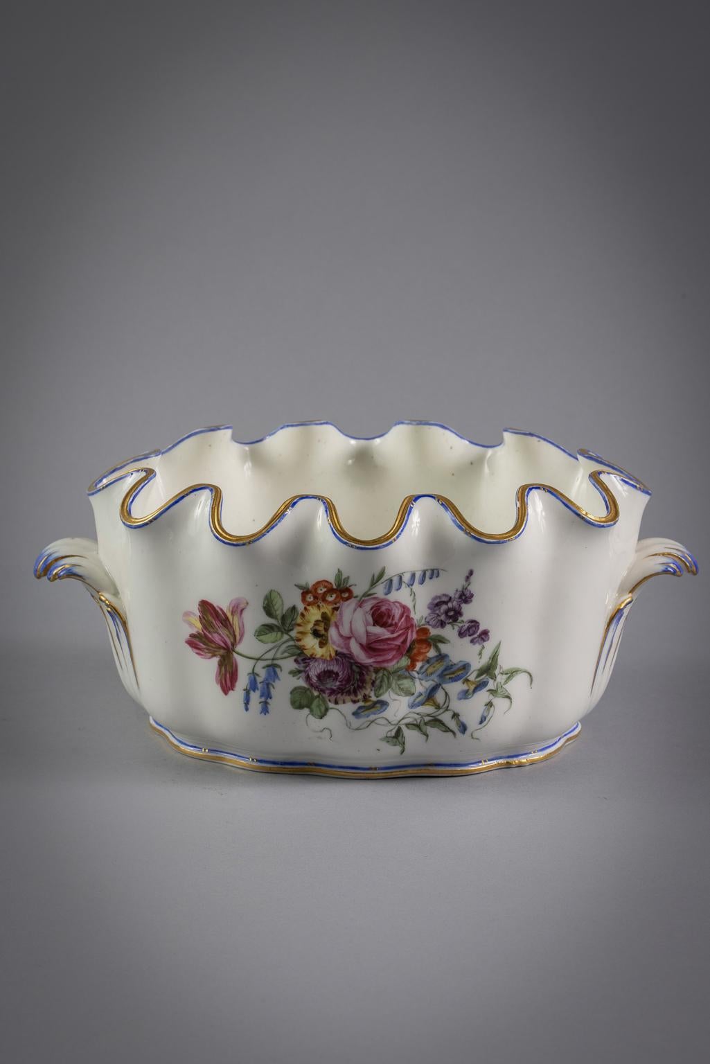 French Porcelain Monteith, Sevres, circa 1760 In Good Condition For Sale In New York, NY