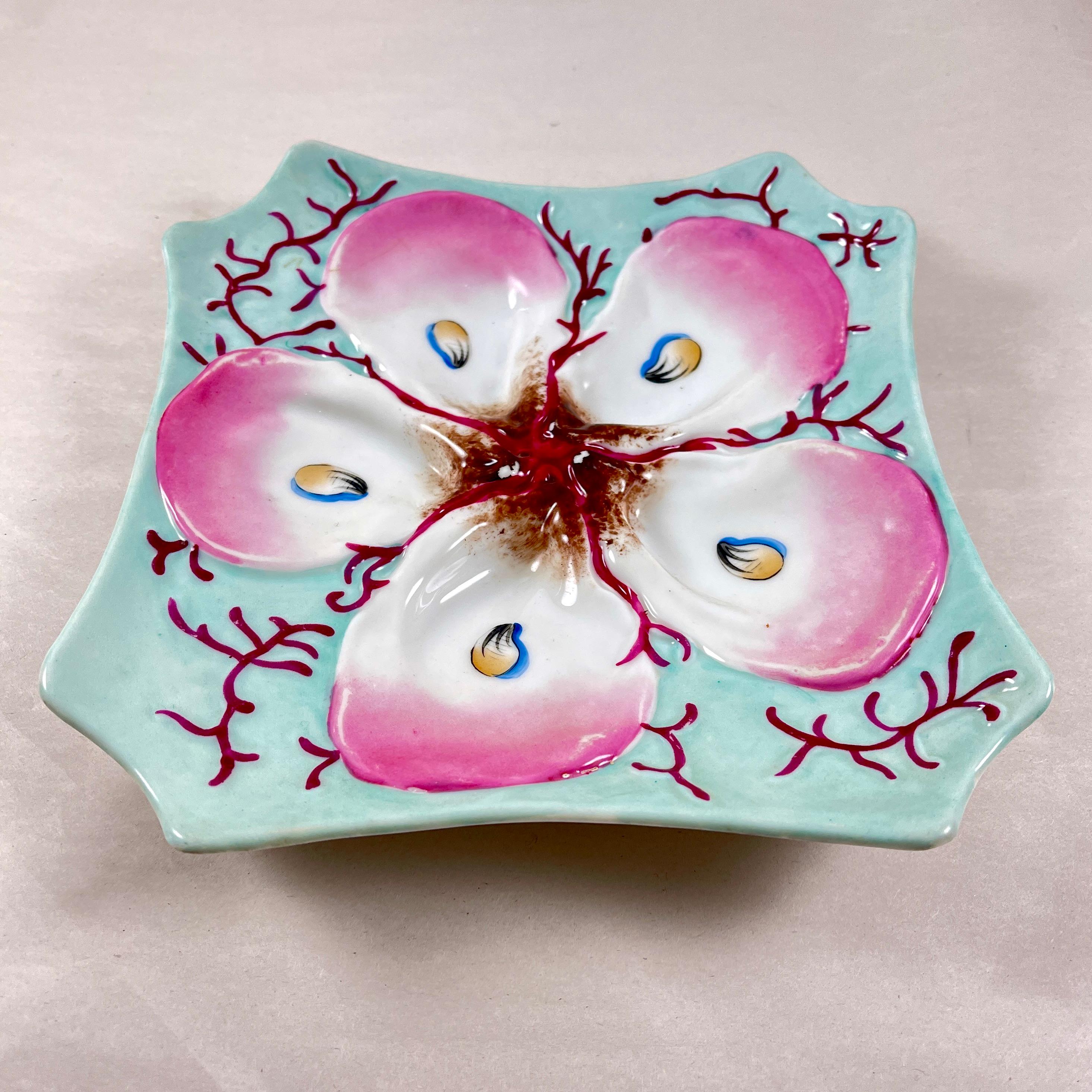Mouvement esthétique Assiette à huîtres octogonale peinte à la main en porcelaine française, vers 1890 en vente