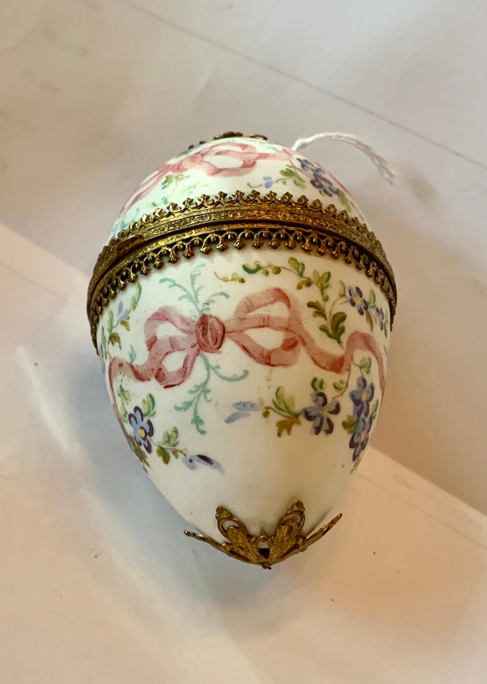 Belle Époque French Porcelain Ormolu Gilt Egg Box Forget Me Not Flower Bow Palais Royale For Sale