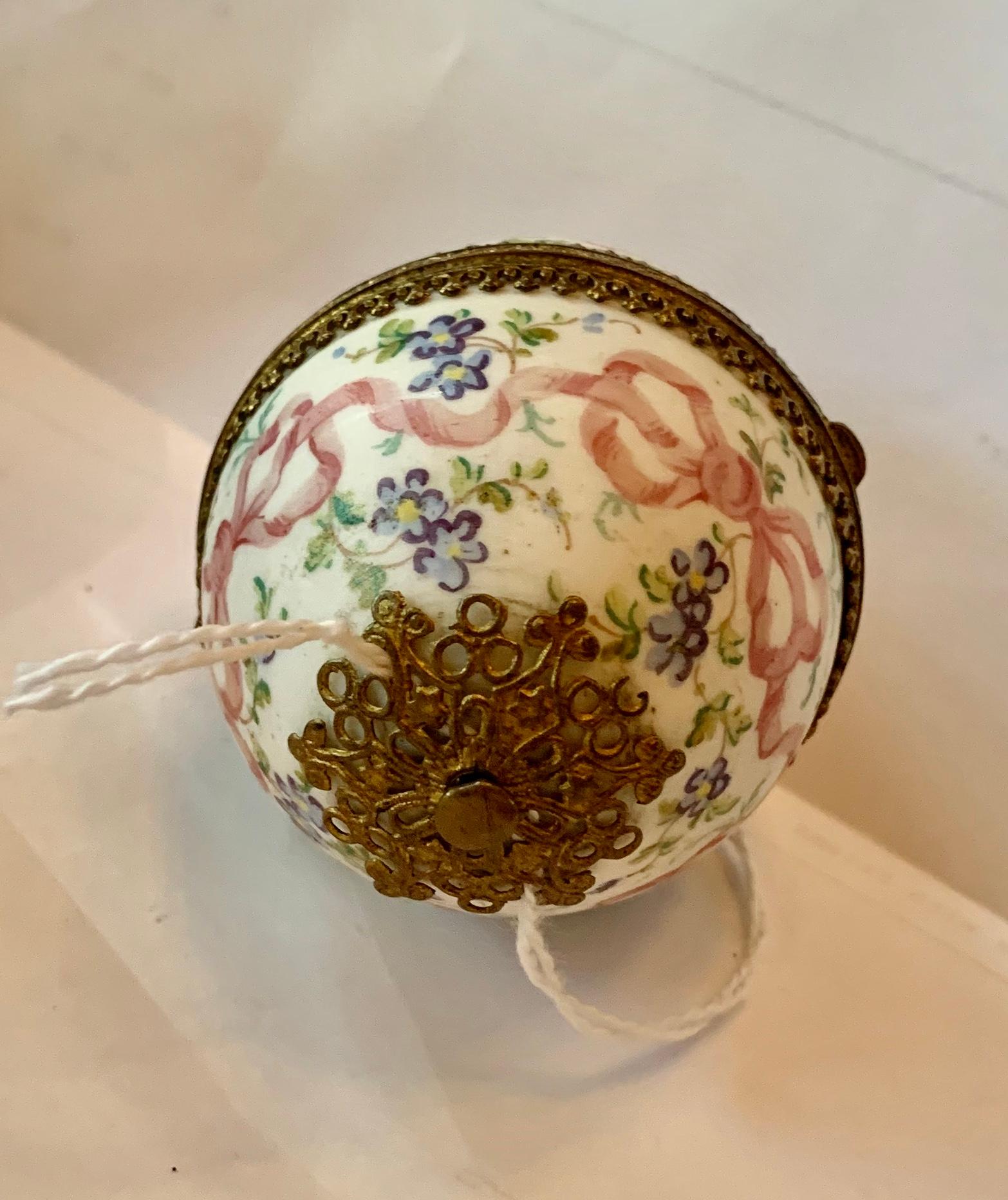 French Porcelain Ormolu Gilt Egg Box Forget Me Not Flower Bow Palais Royale In Excellent Condition For Sale In New York, NY