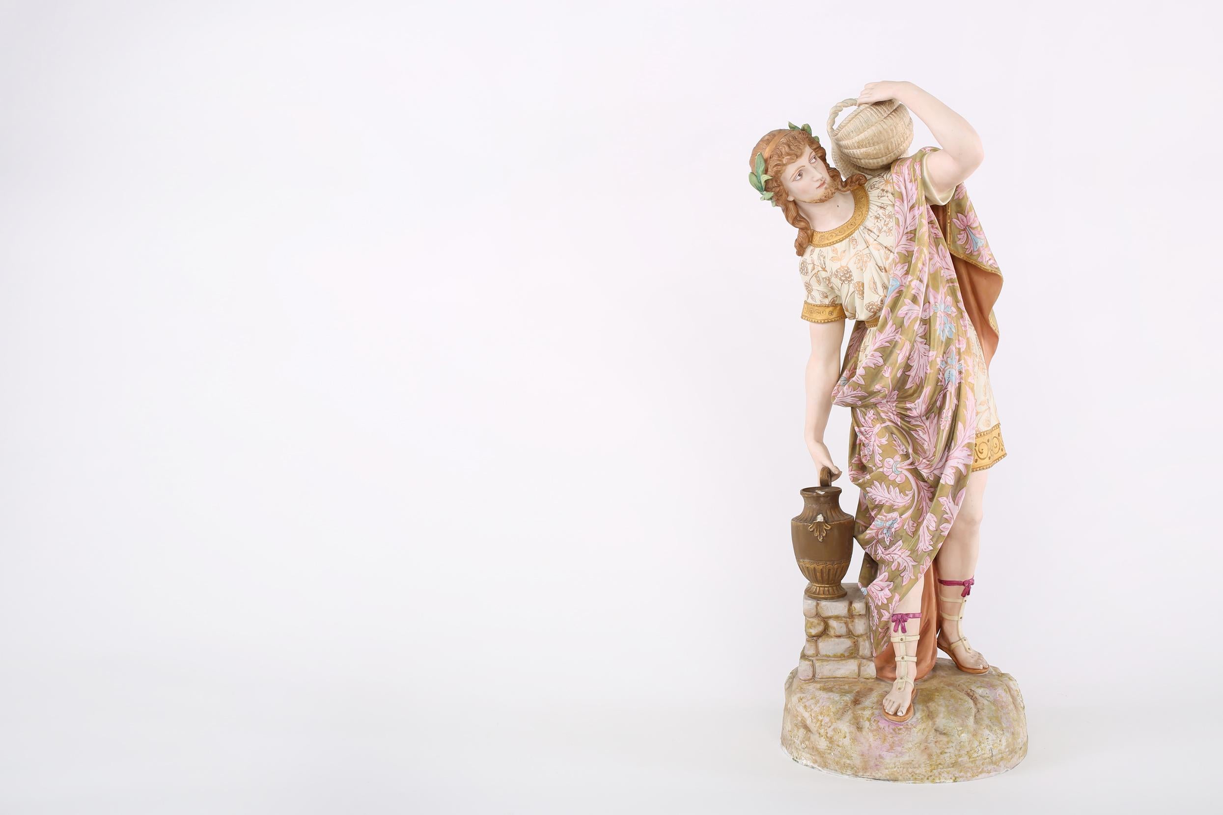Coppia di figure decorative da centrotavola in porcellana dorata francese in vendita 1