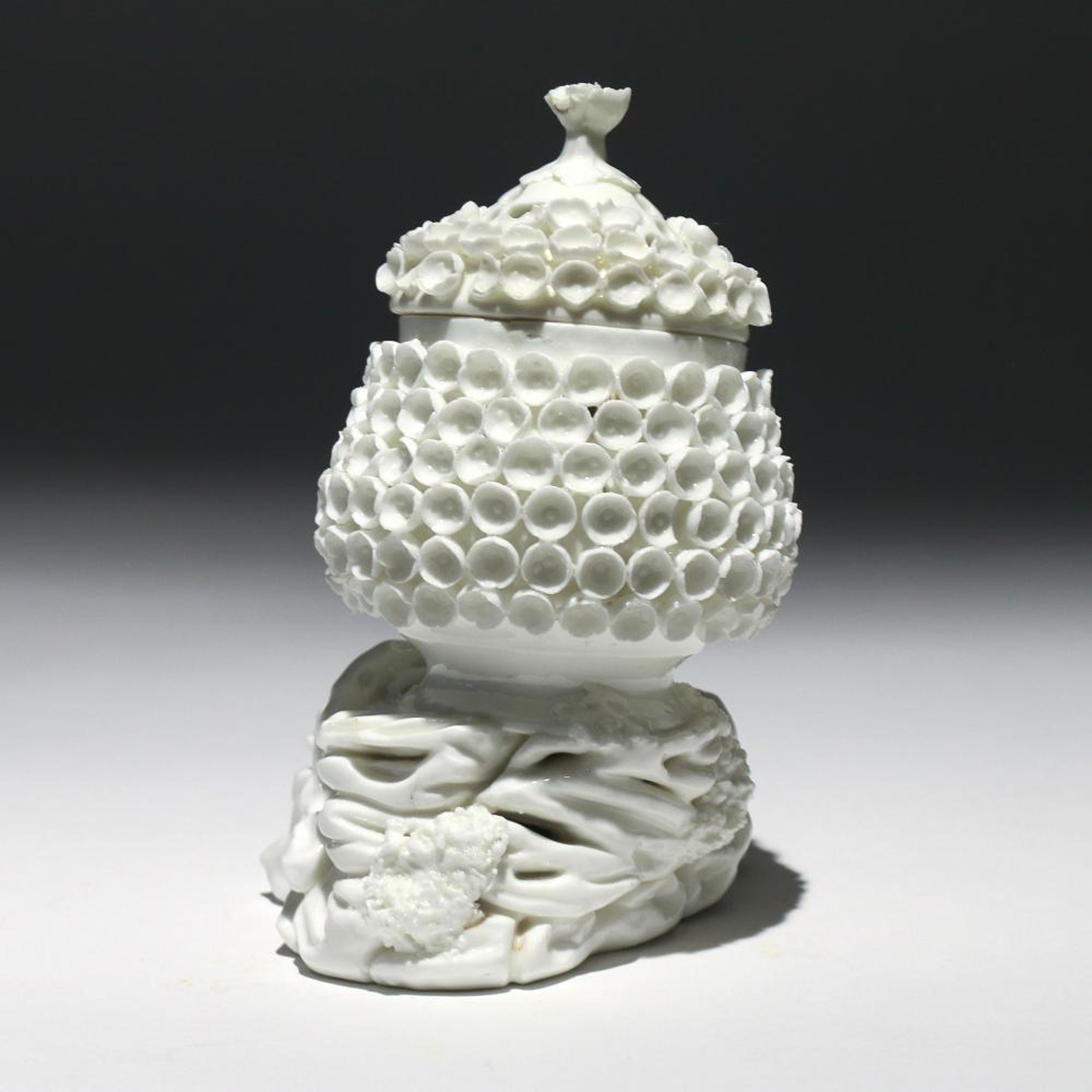 18th Century French Porcelain Pot Pourri Jar and Cover, Mennecy, circa 1750-1755
