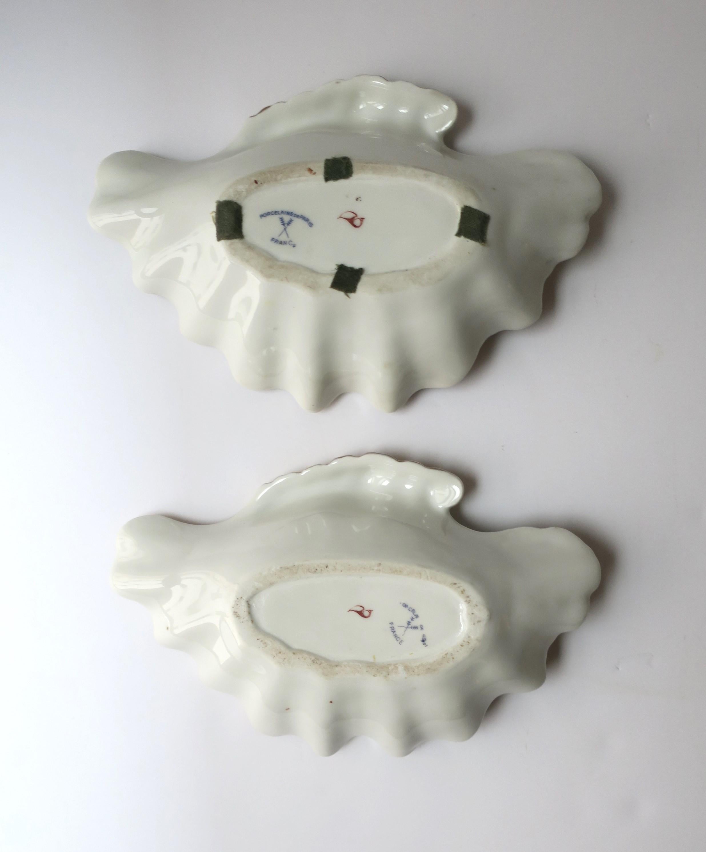 French Porcelain Seashell Bowls with Bird Design, Pair For Sale 8
