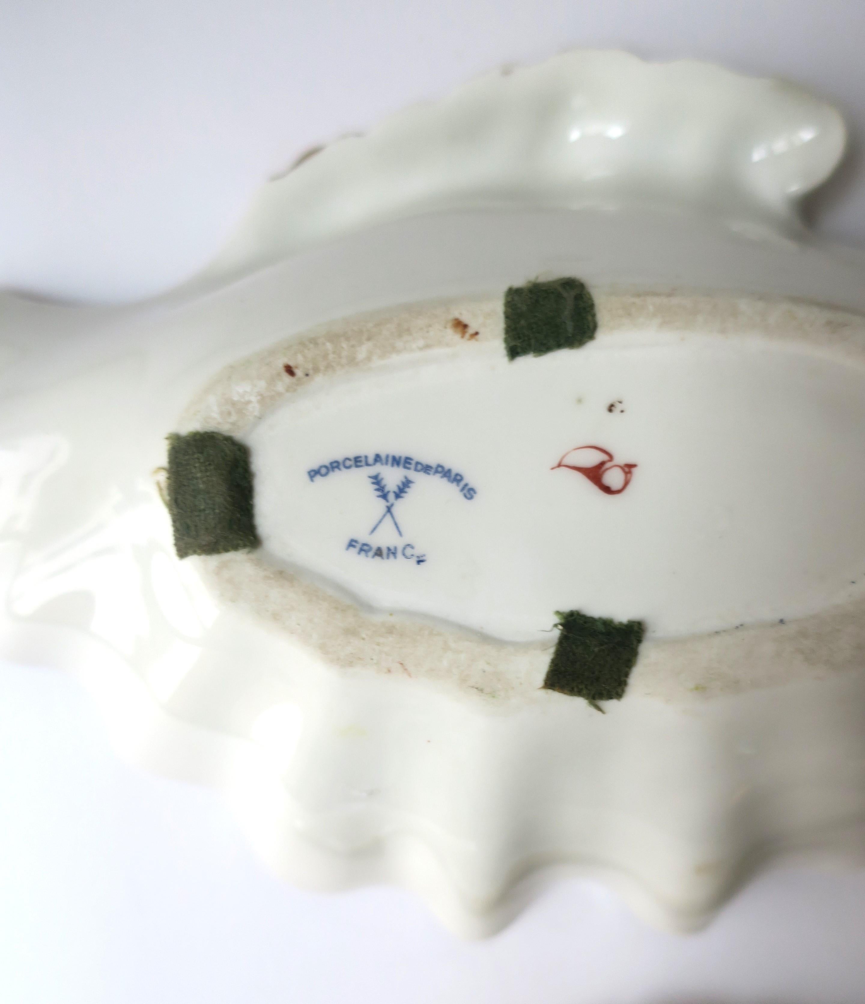 Französische Muschelschalen aus Porzellan mit Vogelmuster, Paar im Angebot 9
