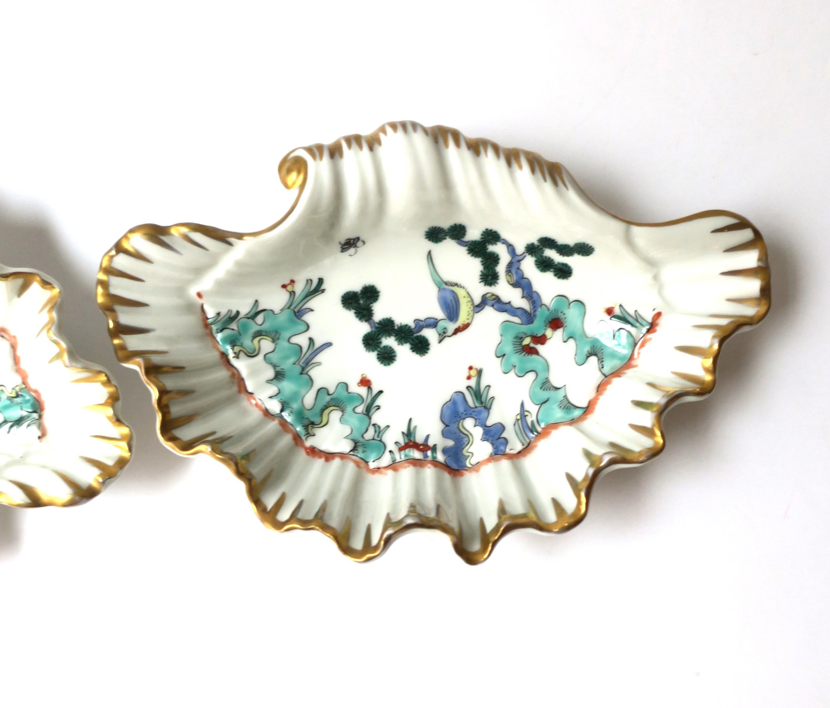 French Porcelain Seashell Bowls with Bird Design, Pair In Good Condition For Sale In New York, NY