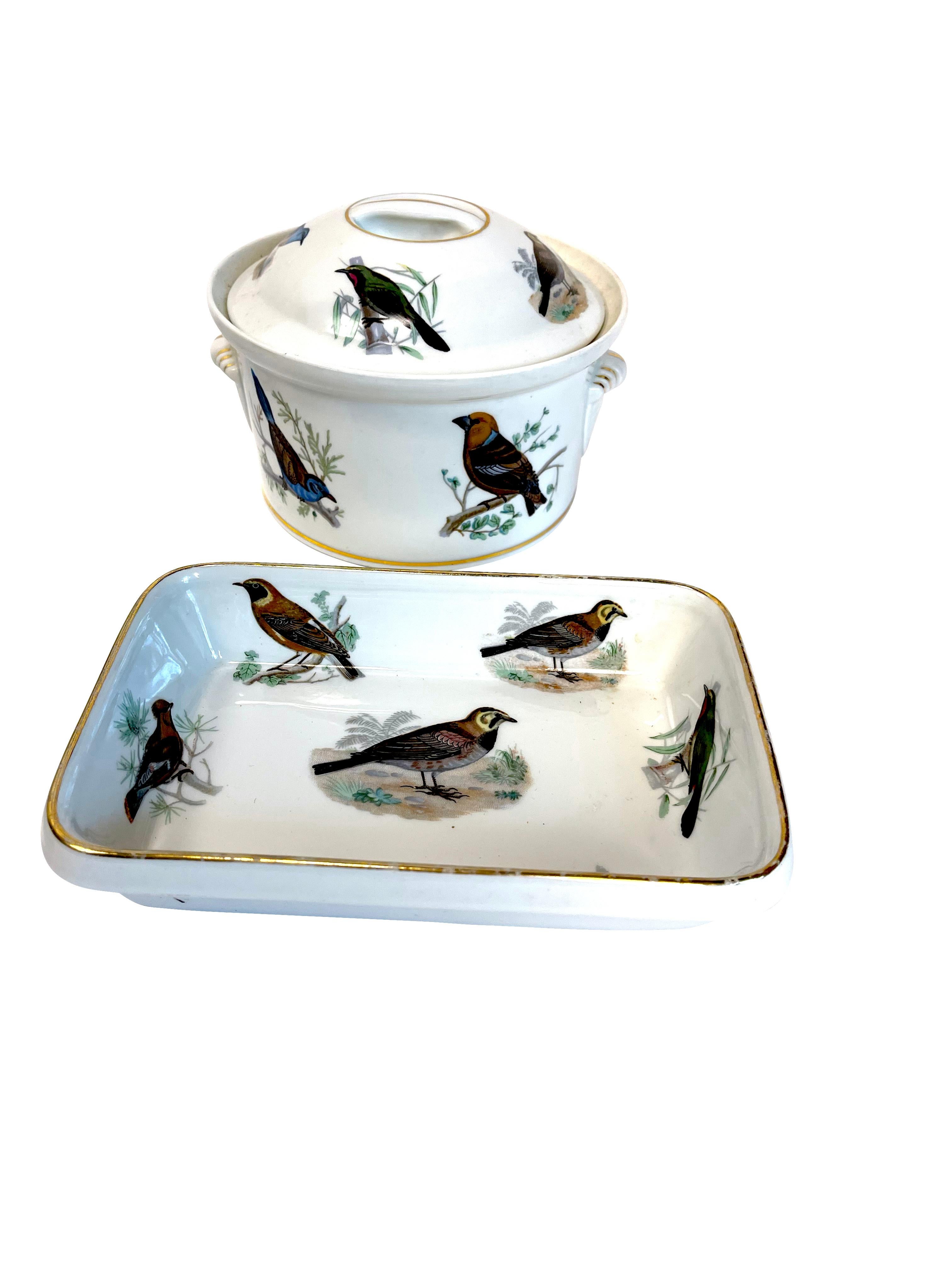 Cacerolas de porcelana francesa ignífugas Le Faune Birds Lourioux en Bueno estado para la venta en Essex, MA