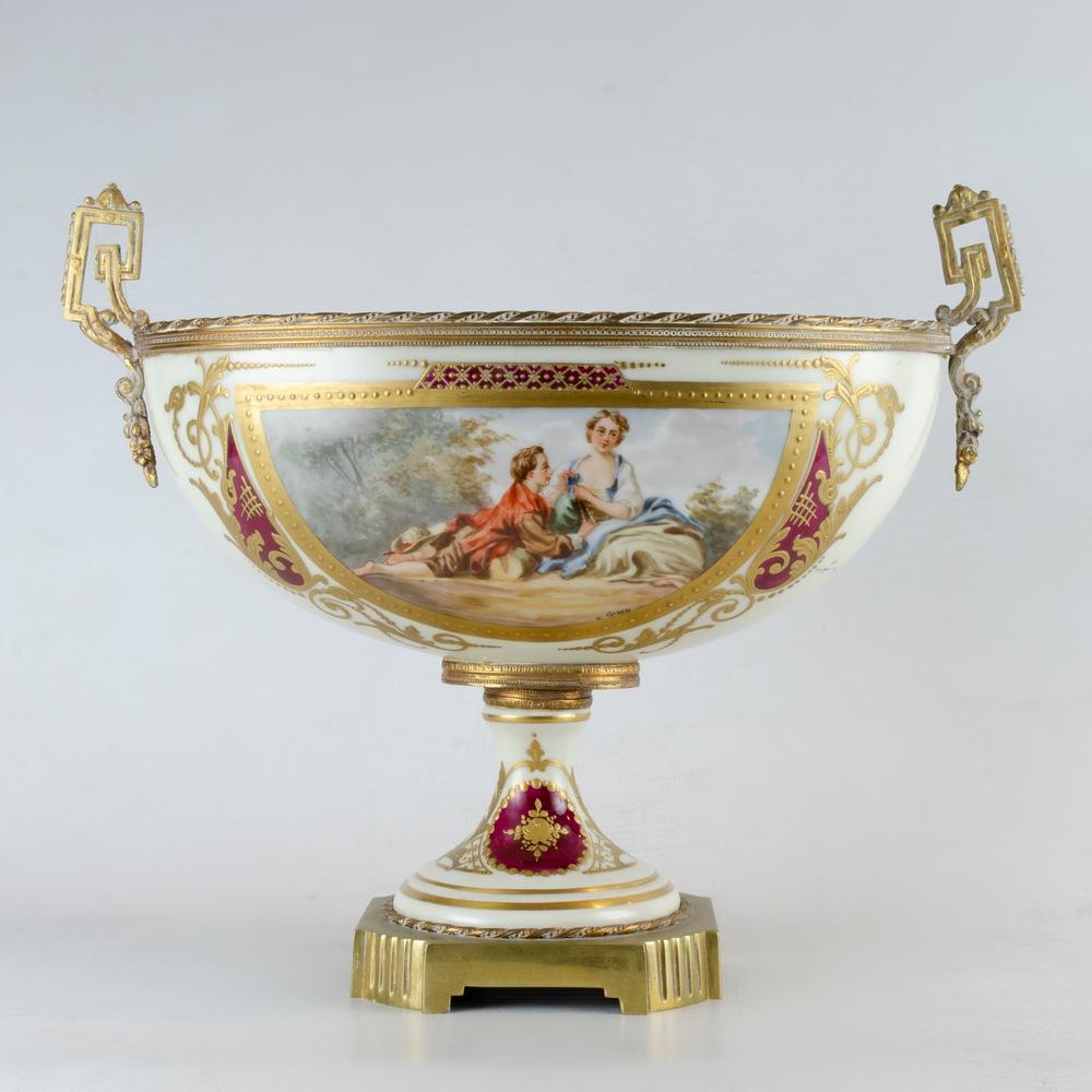 French porcelain, Sevres, and bronze planter from the 19th century
Sevres porcelain planter in an off-white tone with bronze base, handles and details.
Hand painted with the artist's signature and the characteristic sevres seal on the