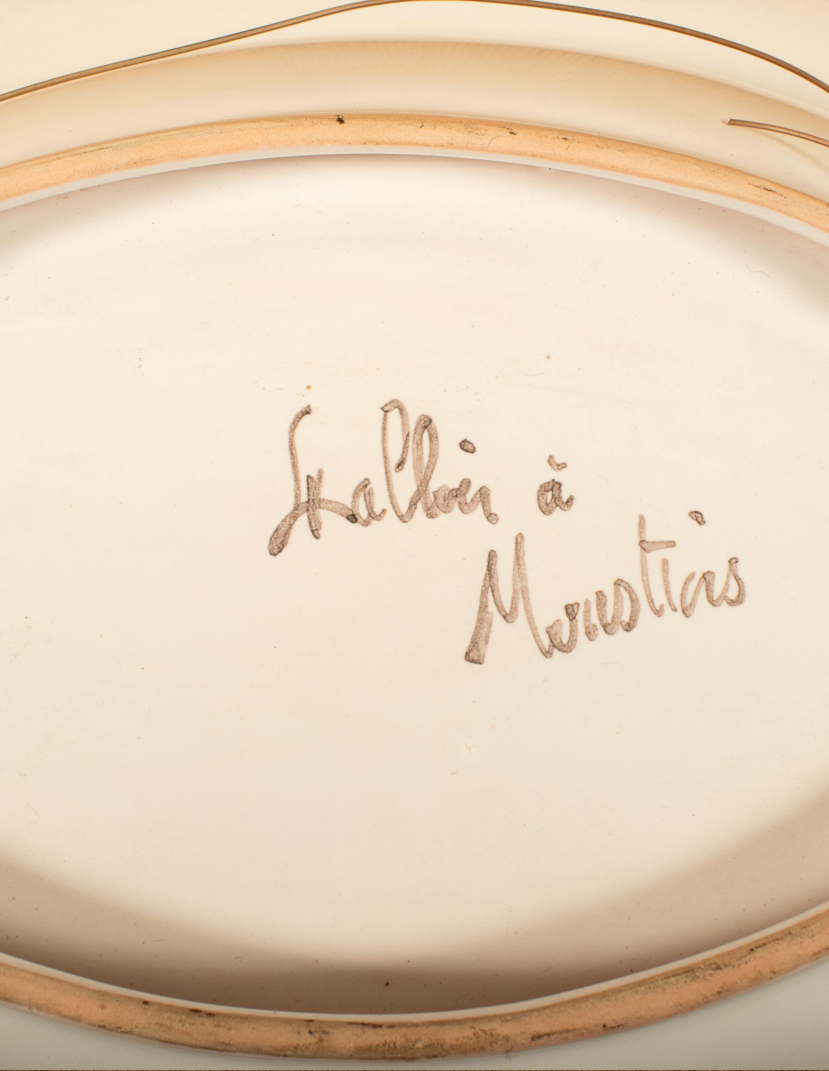 French Porcelain Shaving Dish, “Italien à Moustiers”, Early 20th Century im Angebot 3