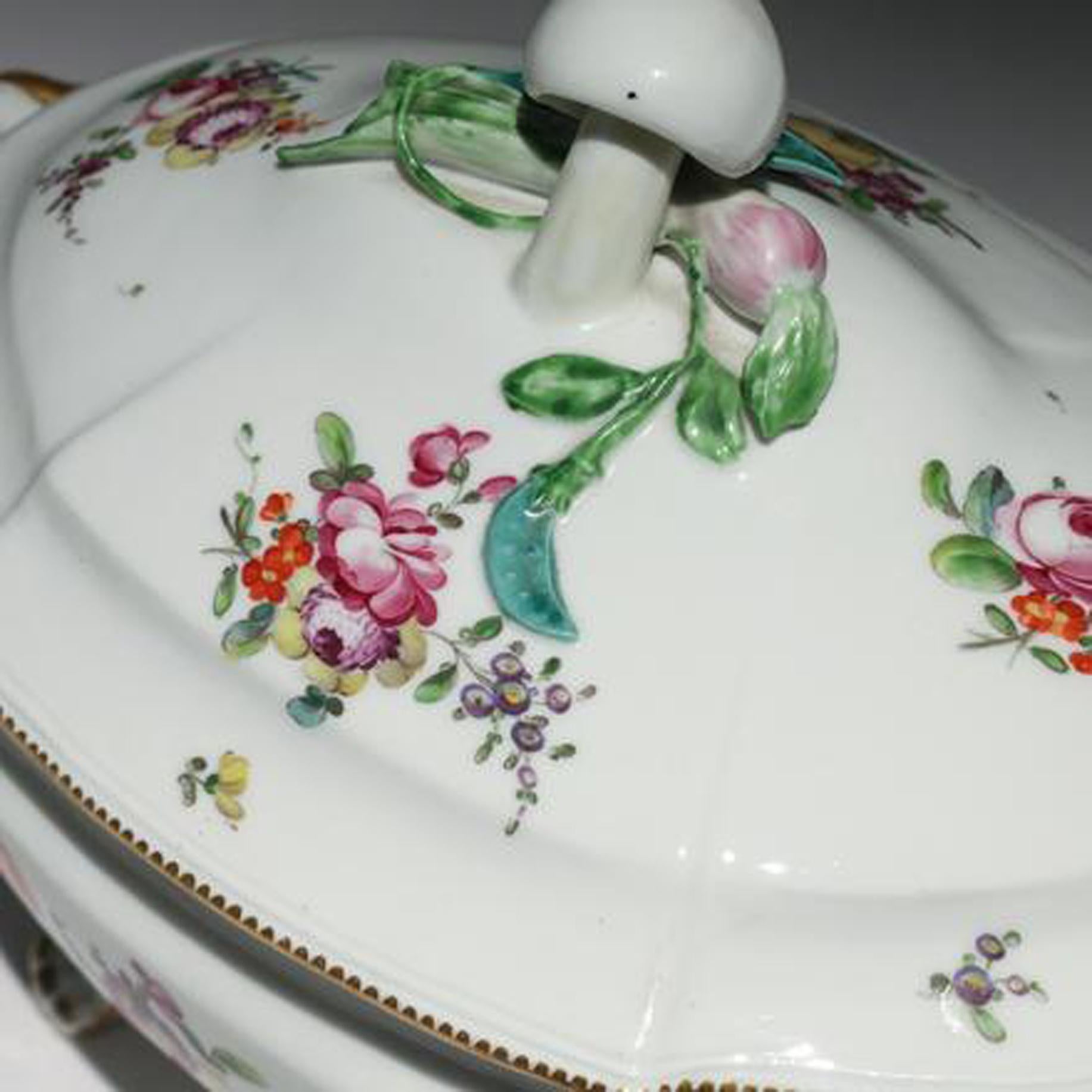 French Porcelain Soup Tureen and Cover, Jacques Vermonet & Fils, Boissettes In Good Condition In Downingtown, PA