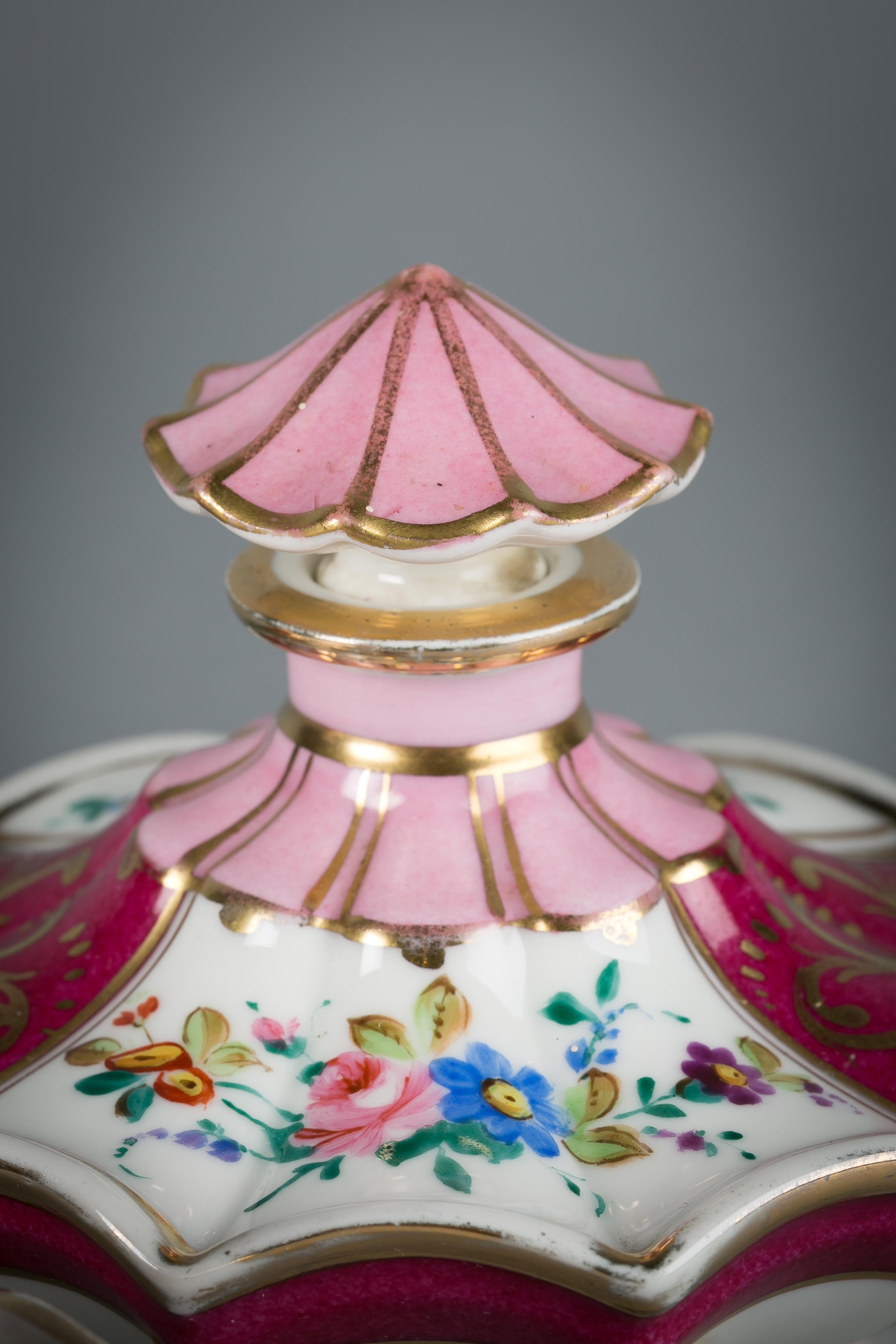 French Porcelain Three-Piece Vanity Set, circa 1900 In Excellent Condition For Sale In New York, NY