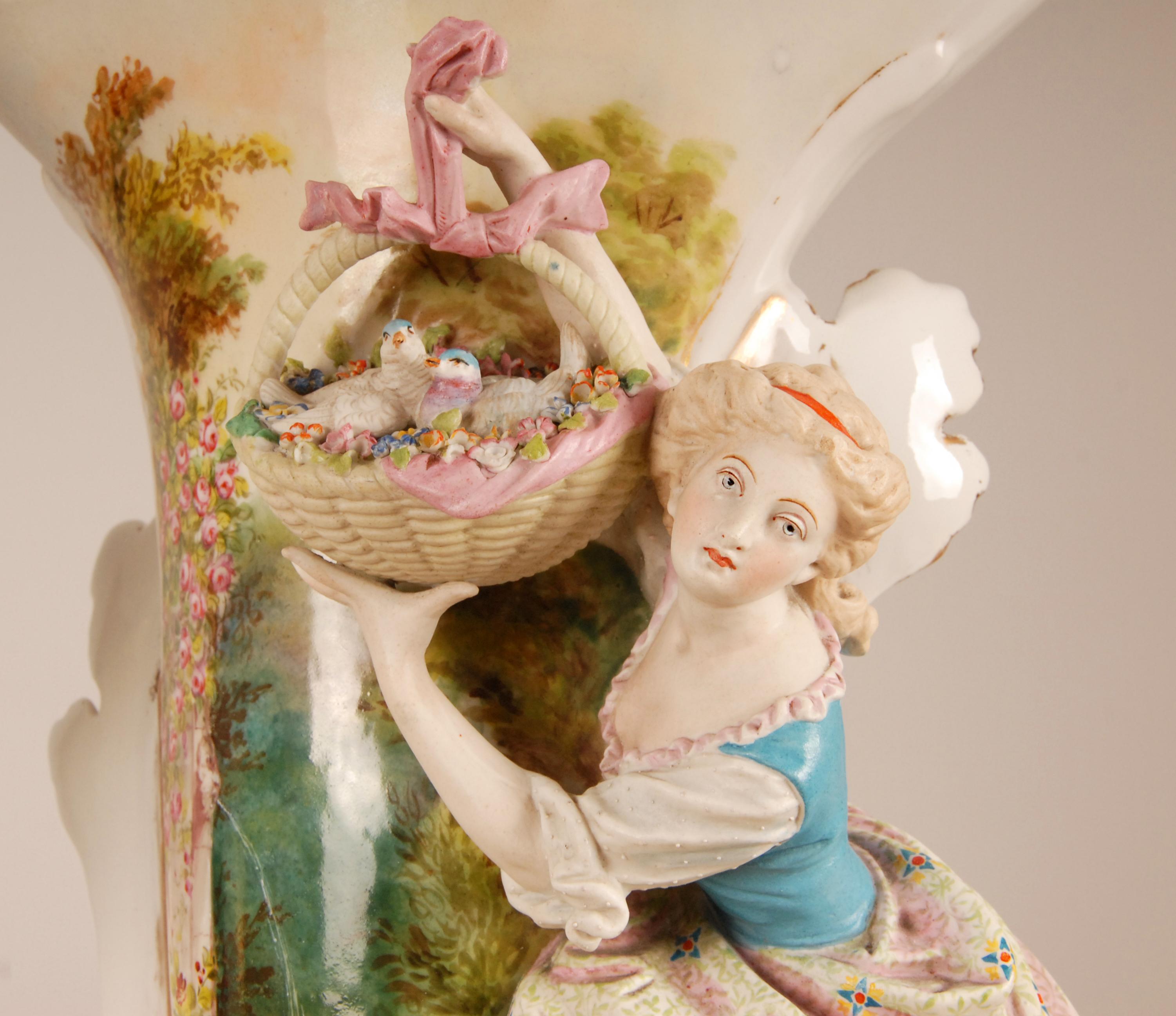 Vasi di porcellana francesi Vasi figurativi vittoriani stile Jean Gille una coppia in vendita 2