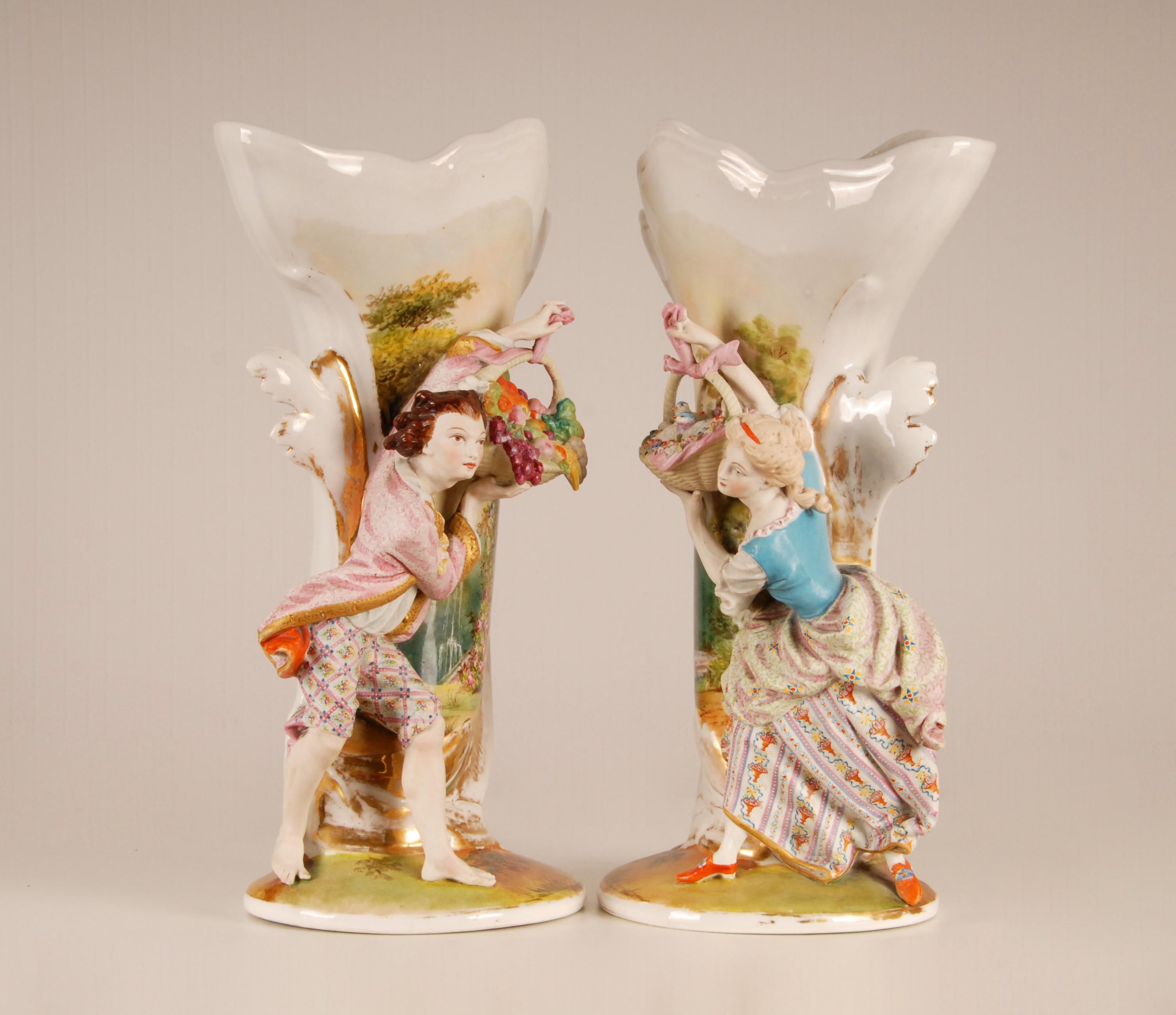 Vittoriano Vasi di porcellana francesi Vasi figurativi vittoriani stile Jean Gille una coppia in vendita