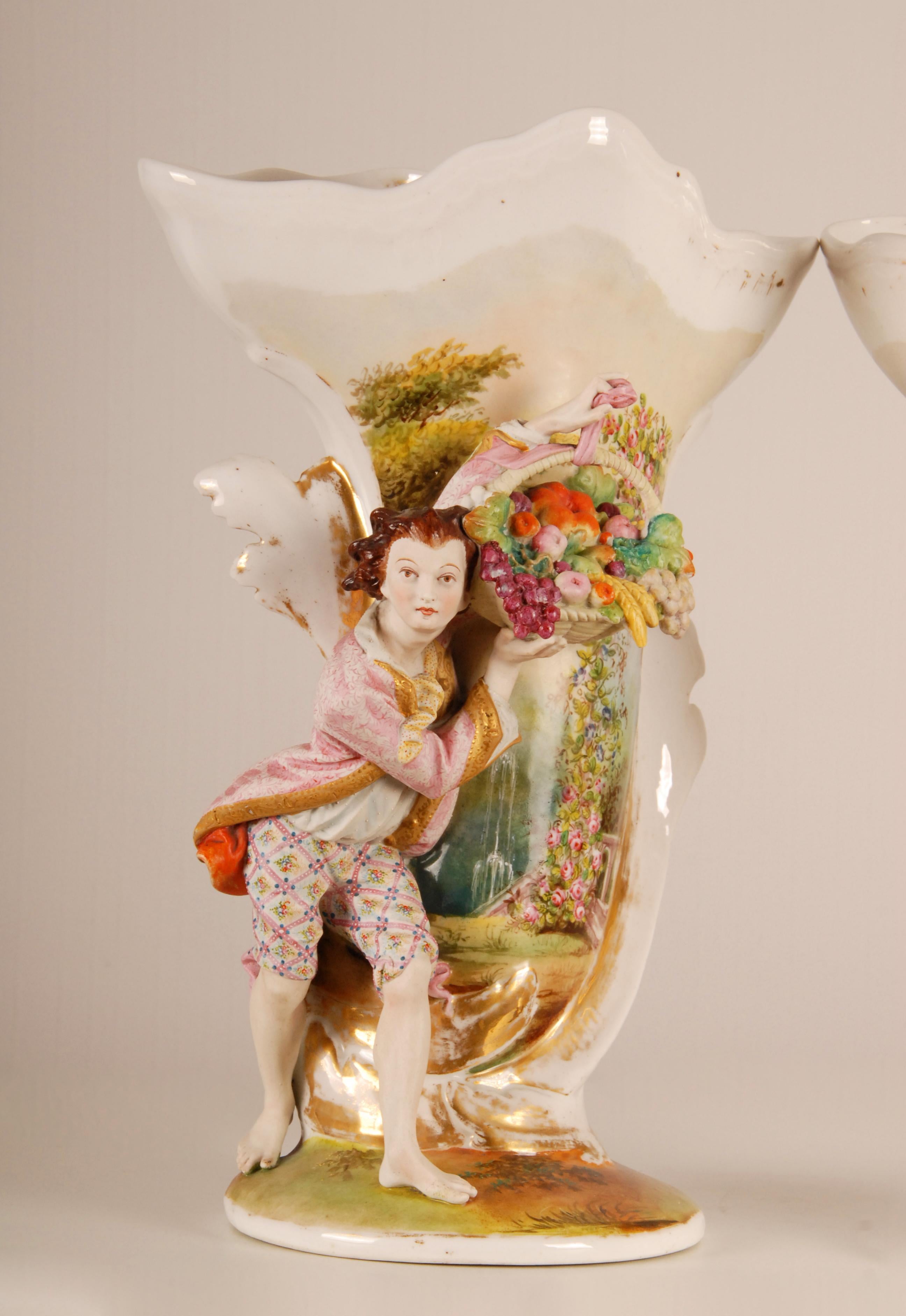 XIX secolo Vasi di porcellana francesi Vasi figurativi vittoriani stile Jean Gille una coppia in vendita