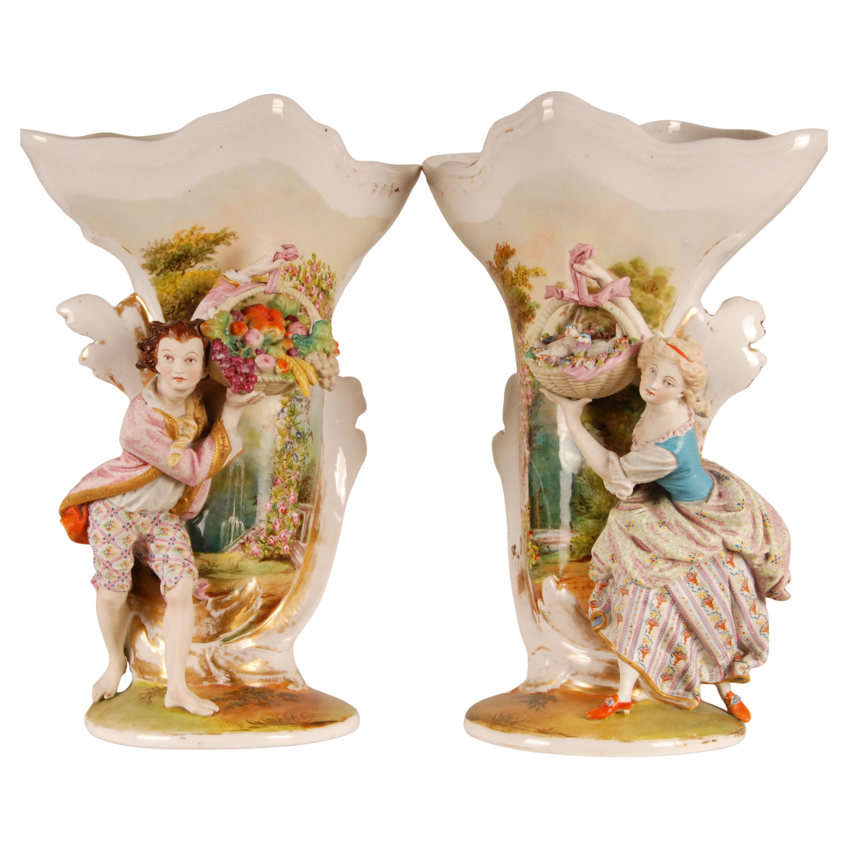Vasi di porcellana francesi Vasi figurativi vittoriani stile Jean Gille una coppia