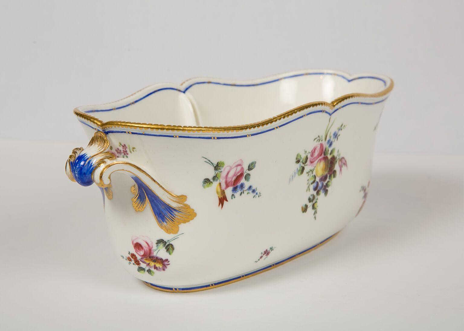 French Porcelain Vincennes Bottle Cooler Made 1752-1753 Later Known as Sèvres In Excellent Condition In Katonah, NY