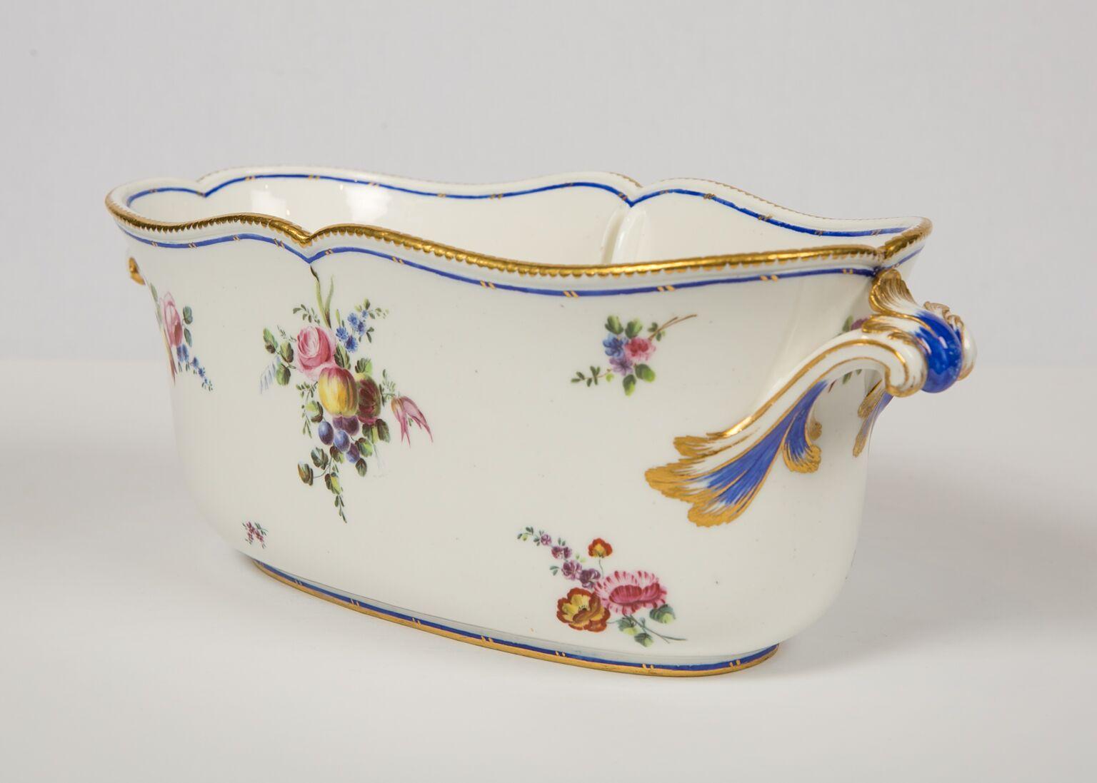 18th Century French Porcelain Vincennes Bottle Cooler Made 1752-1753 Later Known as Sèvres