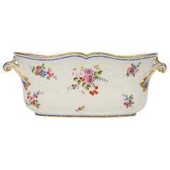 Rafraîchisseur de bouteille en porcelaine française de Vincennes fabriqué entre 1752 et 1753 et connu plus tard sous le nom de Sèvres