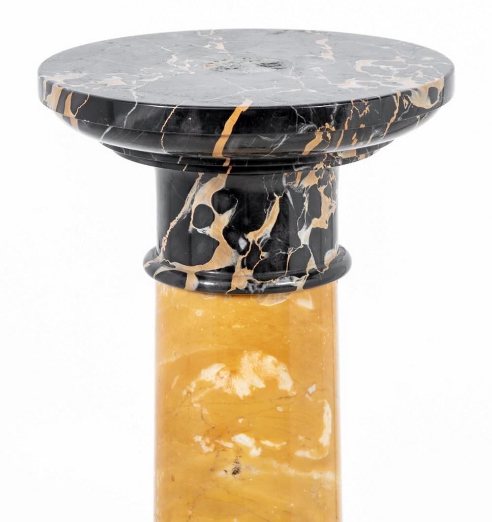 Französisch Portoro und Siena Marmor Pedestal (20. Jahrhundert) im Angebot