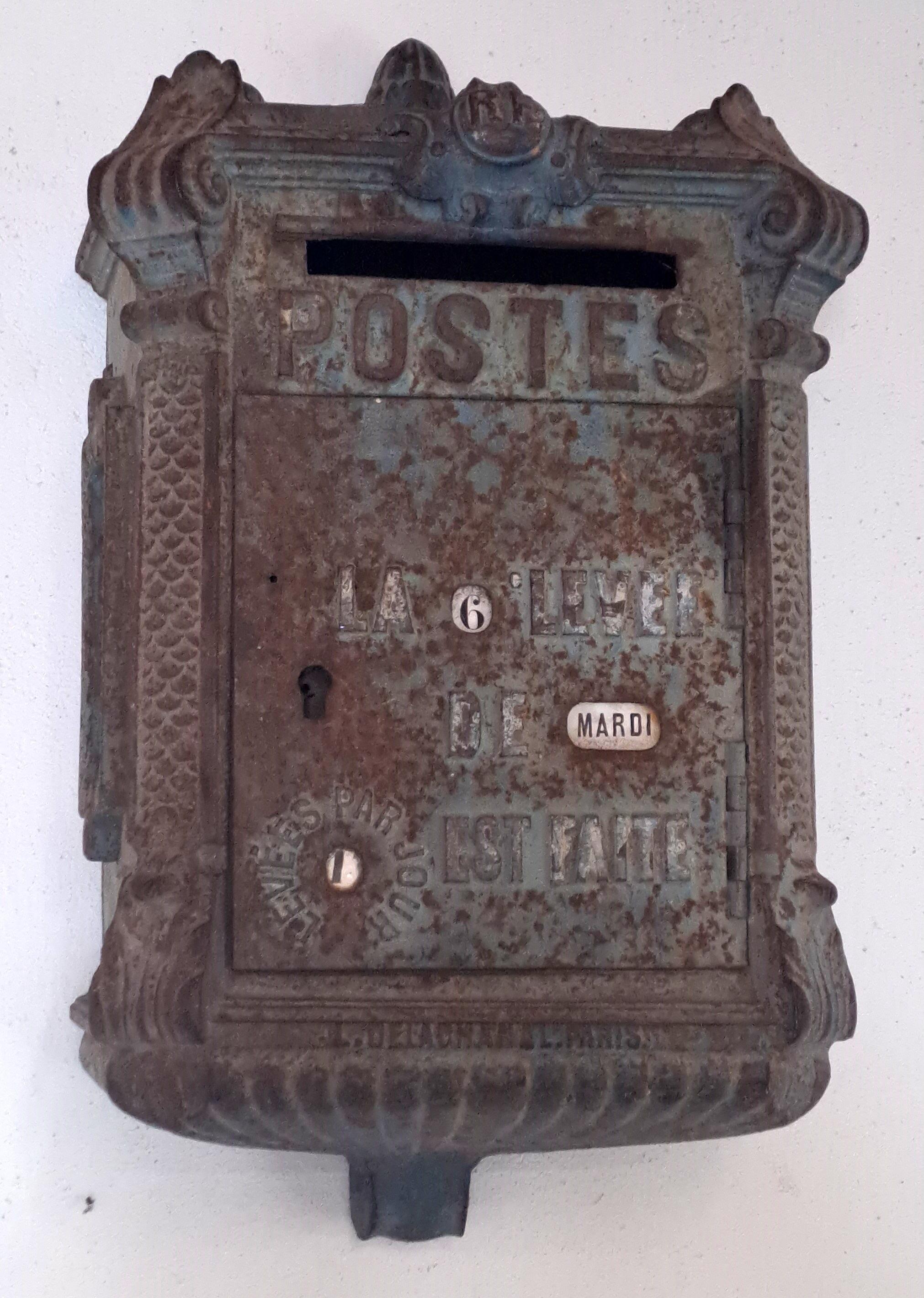 French Post Office Mailbox - Cast Iron - Delachanal Model - Late 19th Century For Sale 3