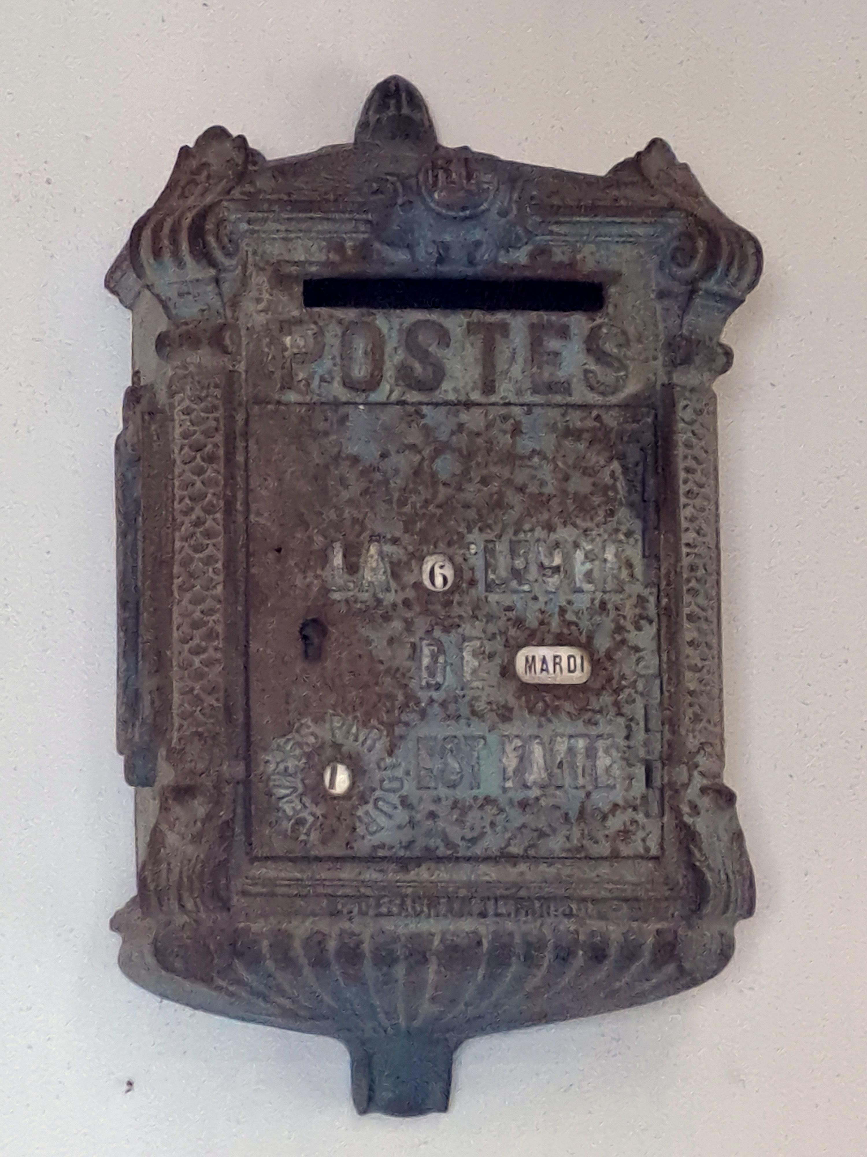 French Post Office Mailbox - Cast Iron - Delachanal Model - Late 19th Century For Sale 2