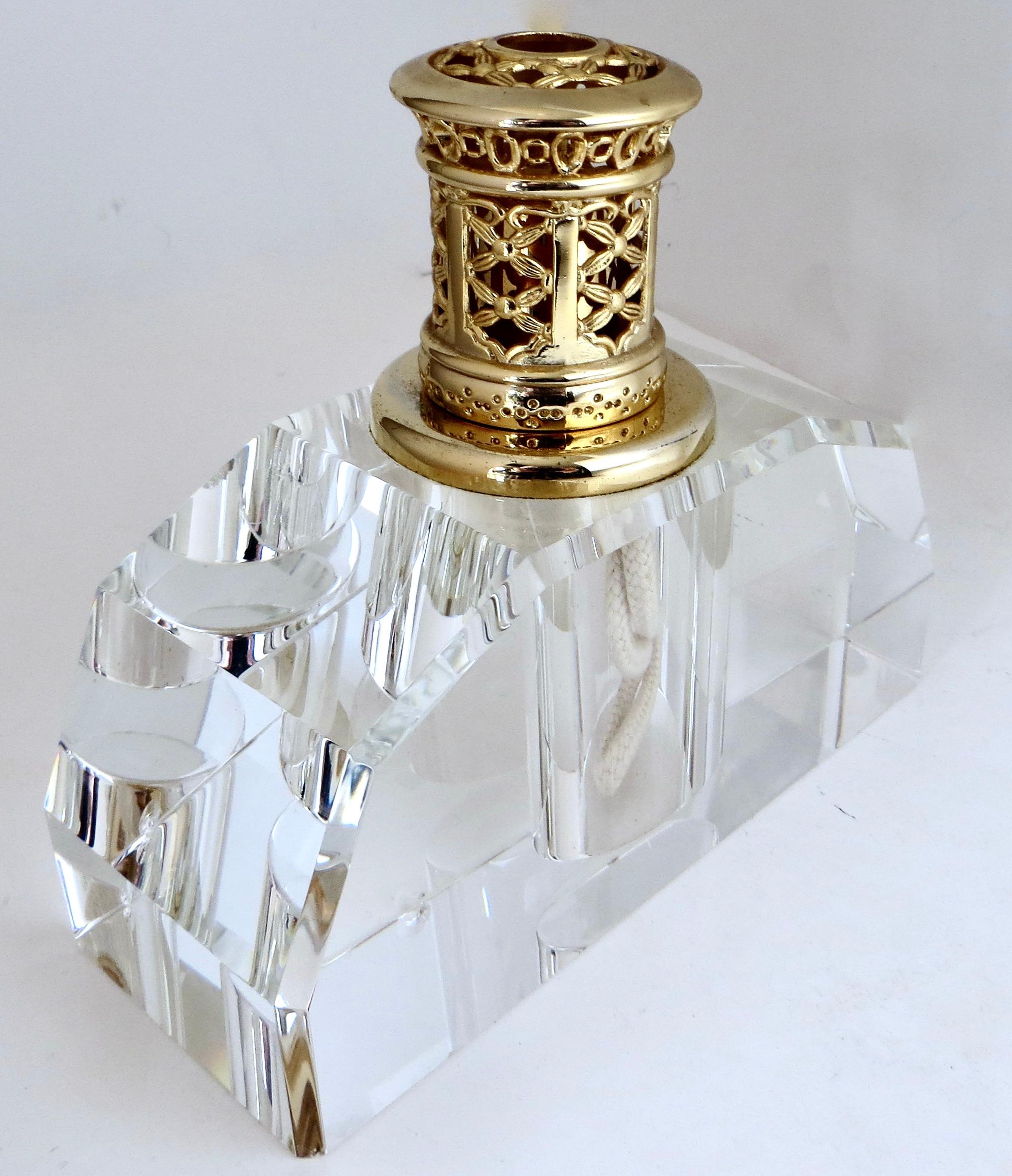 Français Diffuseur à parfum d'après-guerre de grande taille en verre taillé de qualité supérieure, vers 1946 en vente