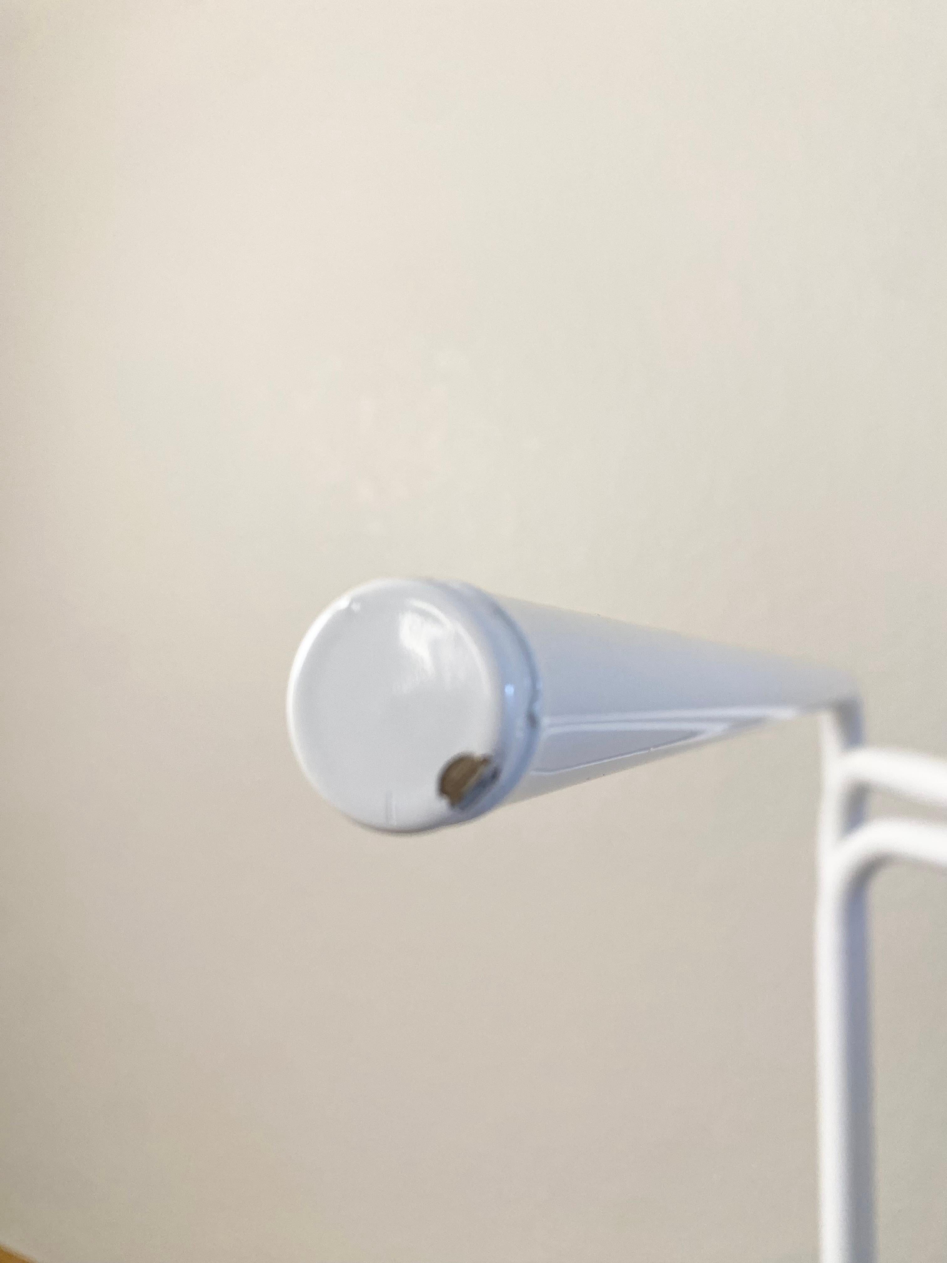 20ième siècle Porte-serviettes postmoderne français en acier émaillé par Decoware en vente
