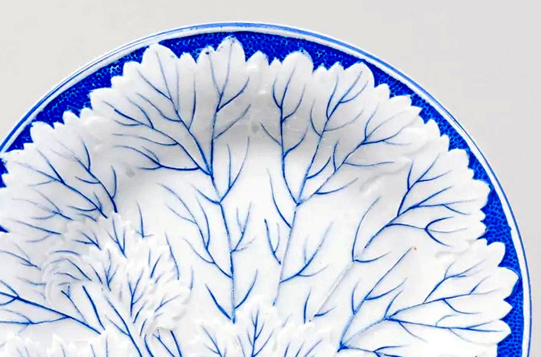 Terracotta Piatti a forma di foglia in ceramica francese, set di dodici piatti in vendita
