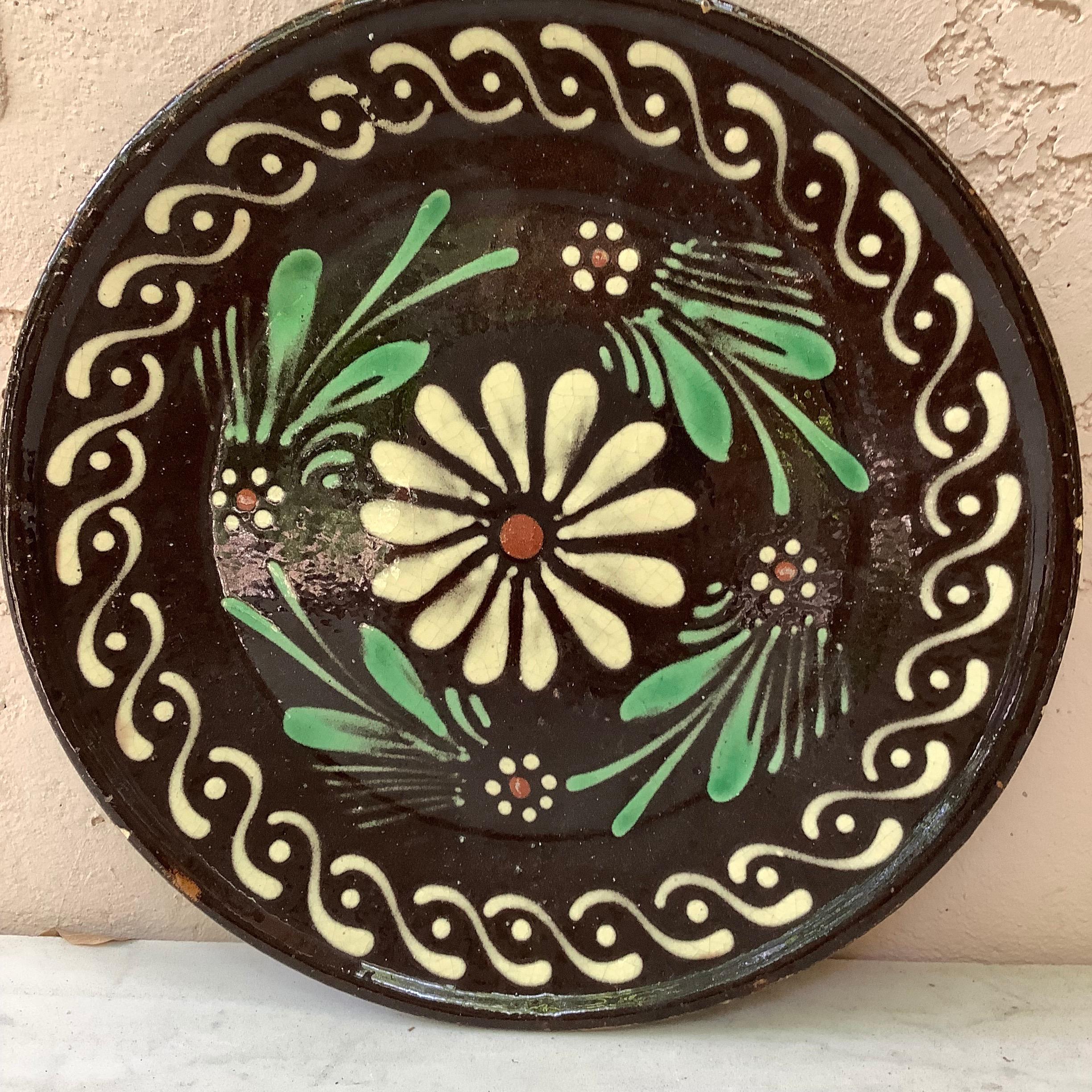 Plato floral de Savoie de cerámica francesa del siglo XIX.
Estilo rural.