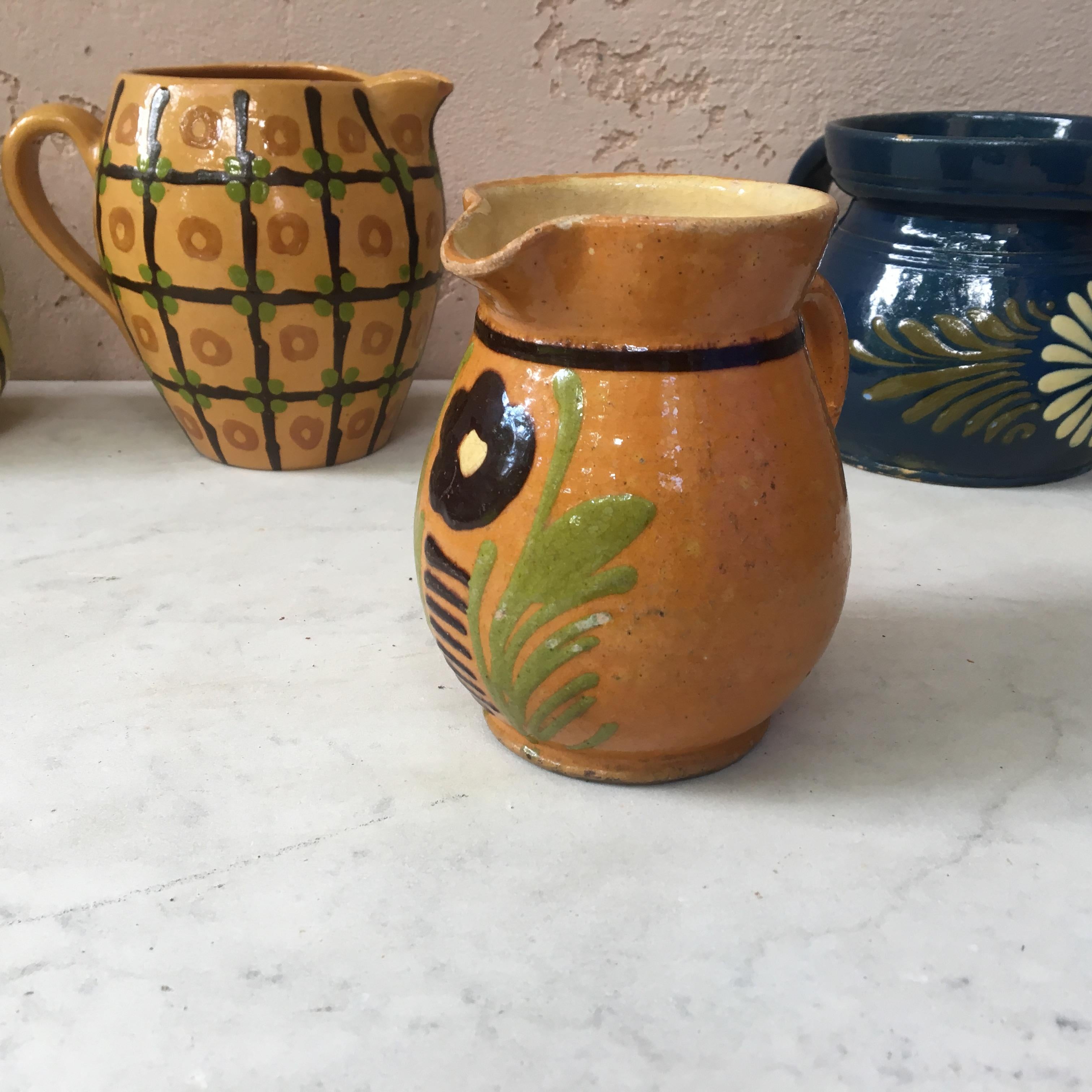 Geblümter Teller aus Savoie-Keramik, Frankreich im Zustand „Gut“ im Angebot in Austin, TX