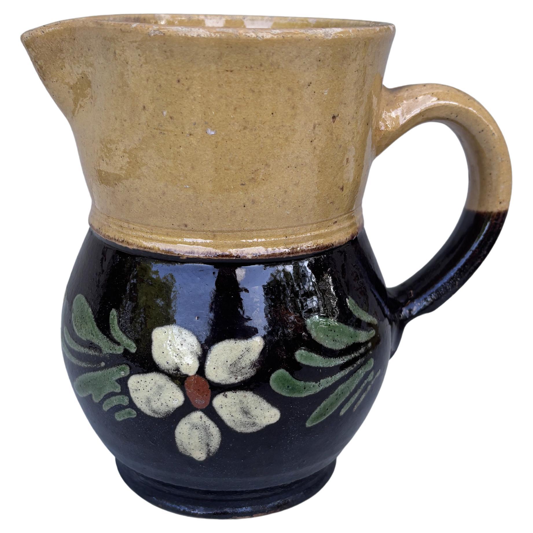 Country Pichet à fleurs blanches Savoie vers 1890 en vente