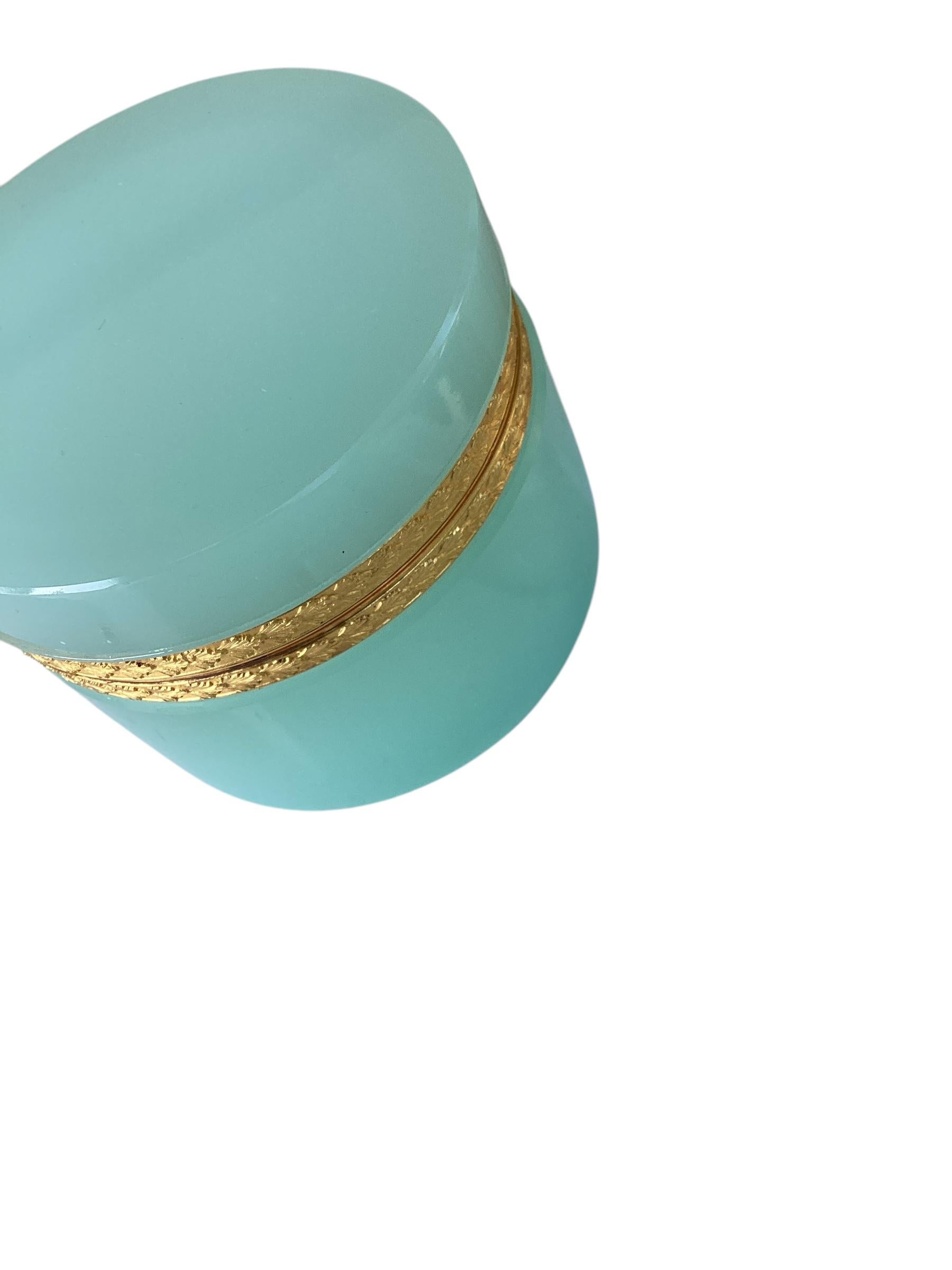 French Opaline Caja Azul Polvo siglo XX en venta
