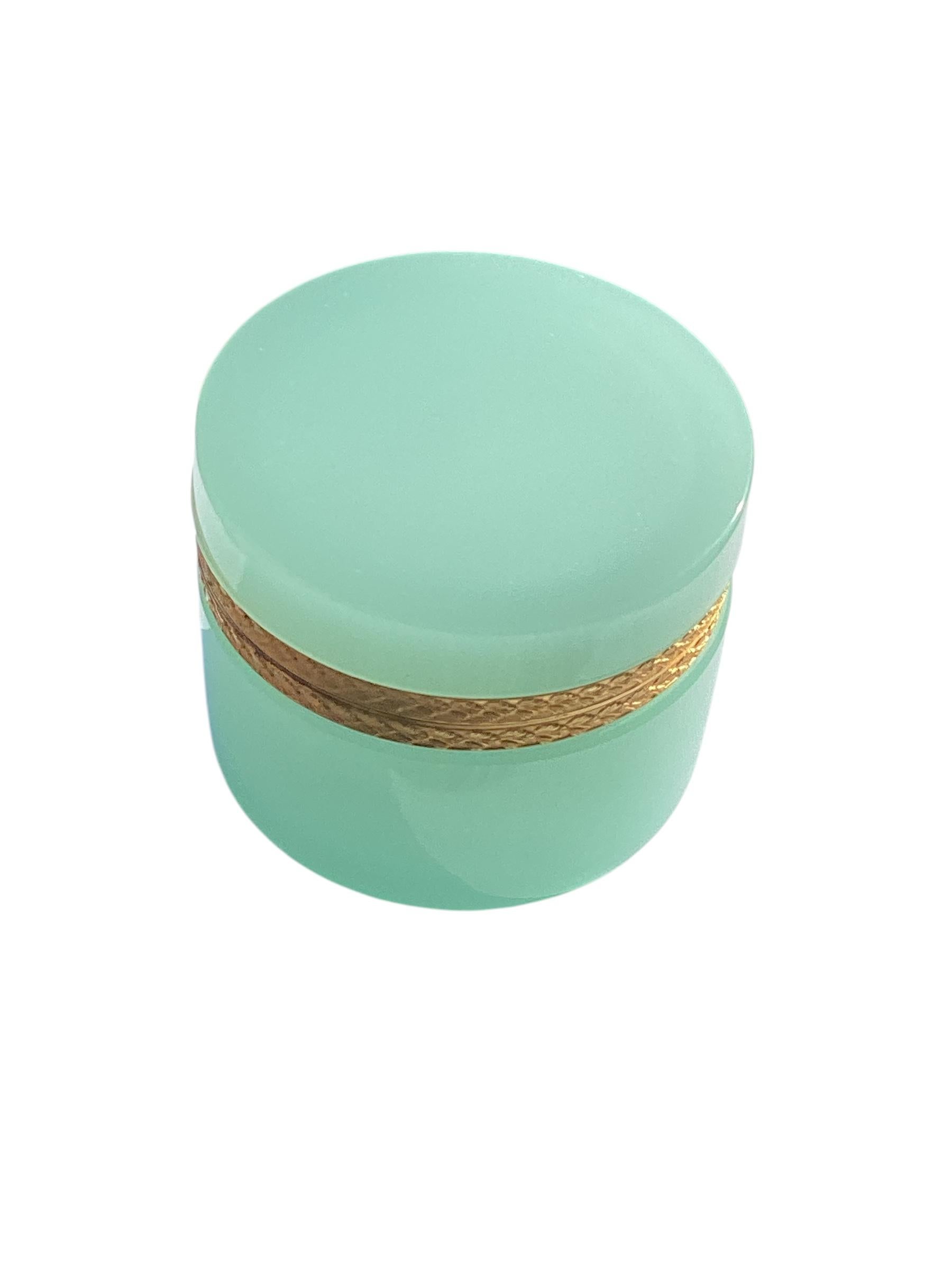 French Opaline Caja Azul Polvo Vidrio opalino en venta