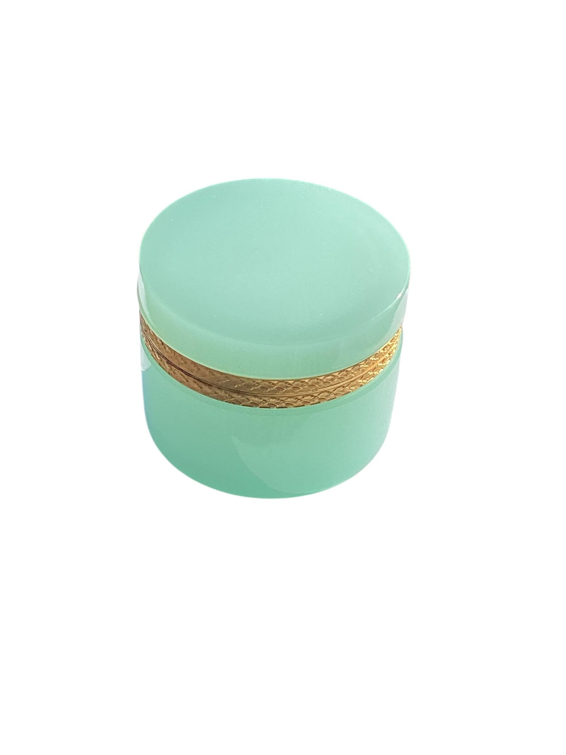 French Opaline Caja Azul Polvo en venta 1
