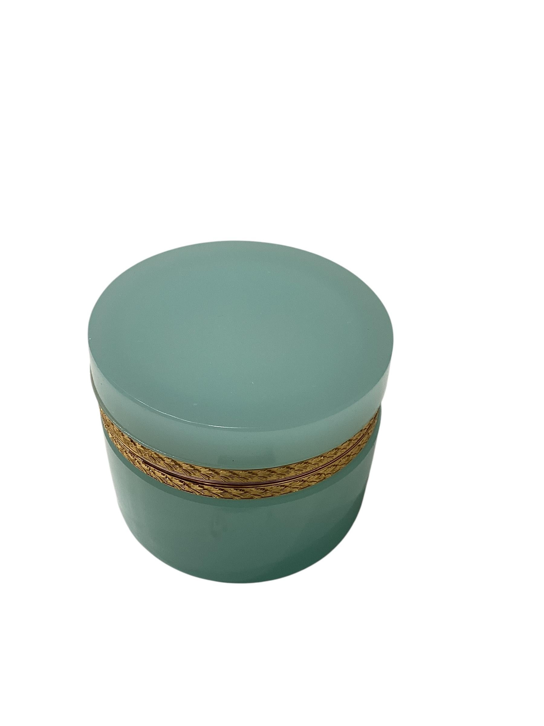 French Opaline Caja Azul Polvo en venta 3