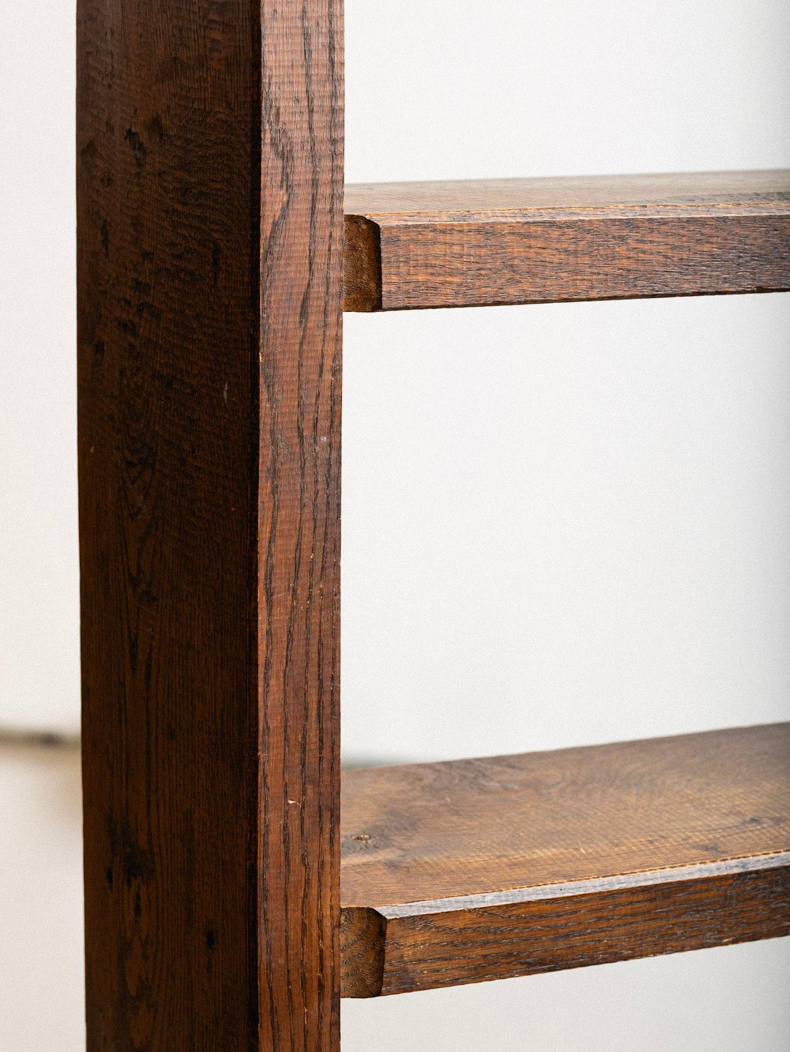 Armadio primitivo francese in legno massiccio di Oak con ripiani in vendita 4