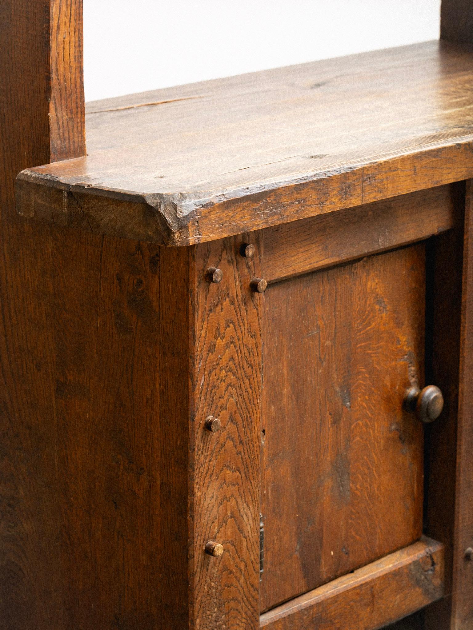 Armadio primitivo francese in legno massiccio di Oak con ripiani in vendita 5