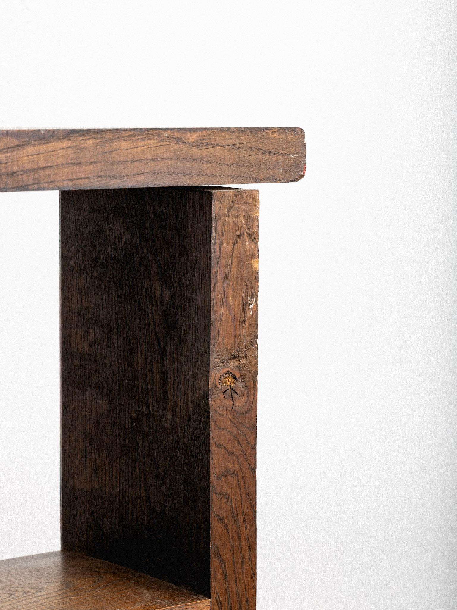 Armadio primitivo francese in legno massiccio di Oak con ripiani in vendita 1