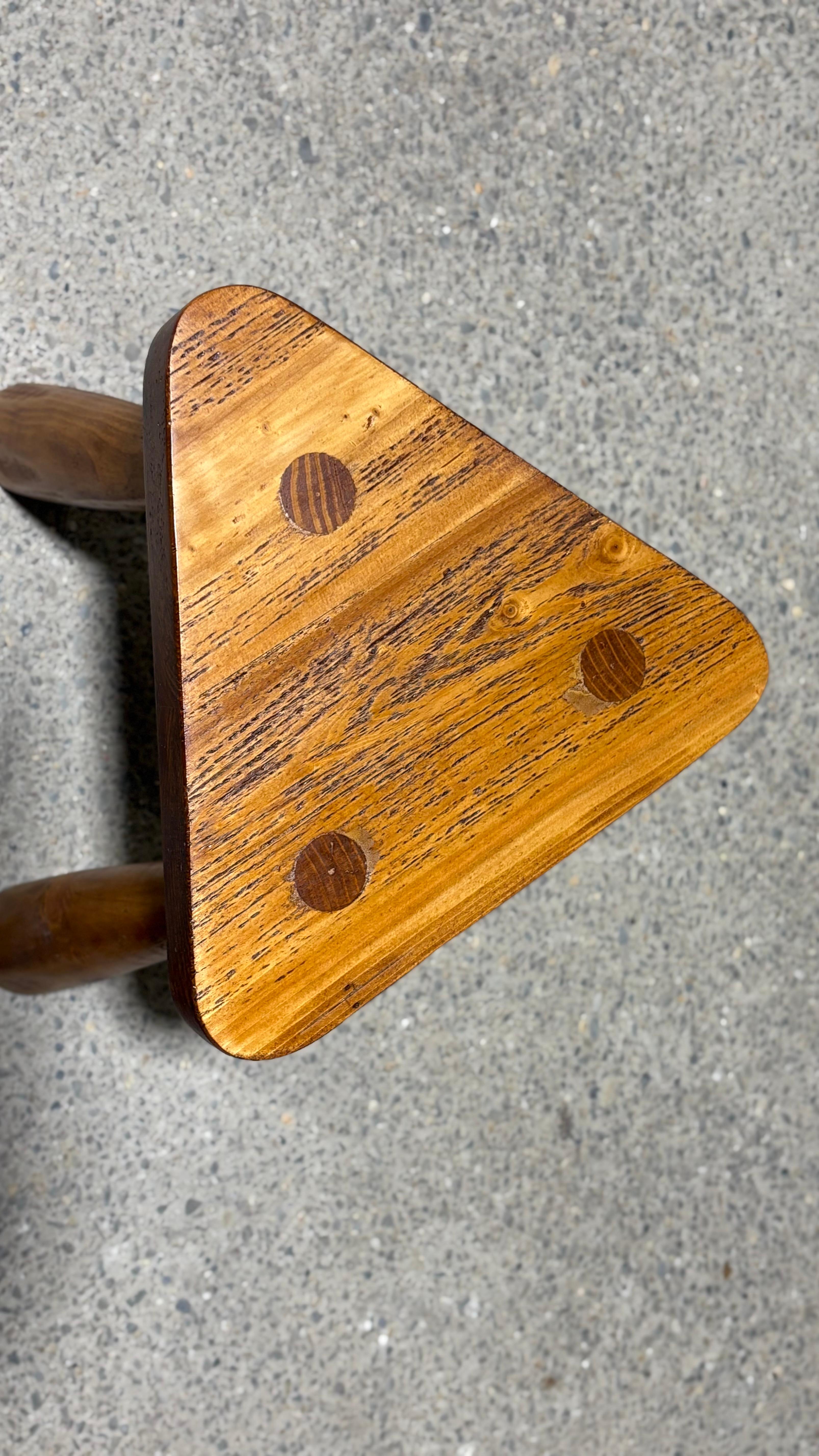 Primitif Tabouret de traite de style primitif français en vente