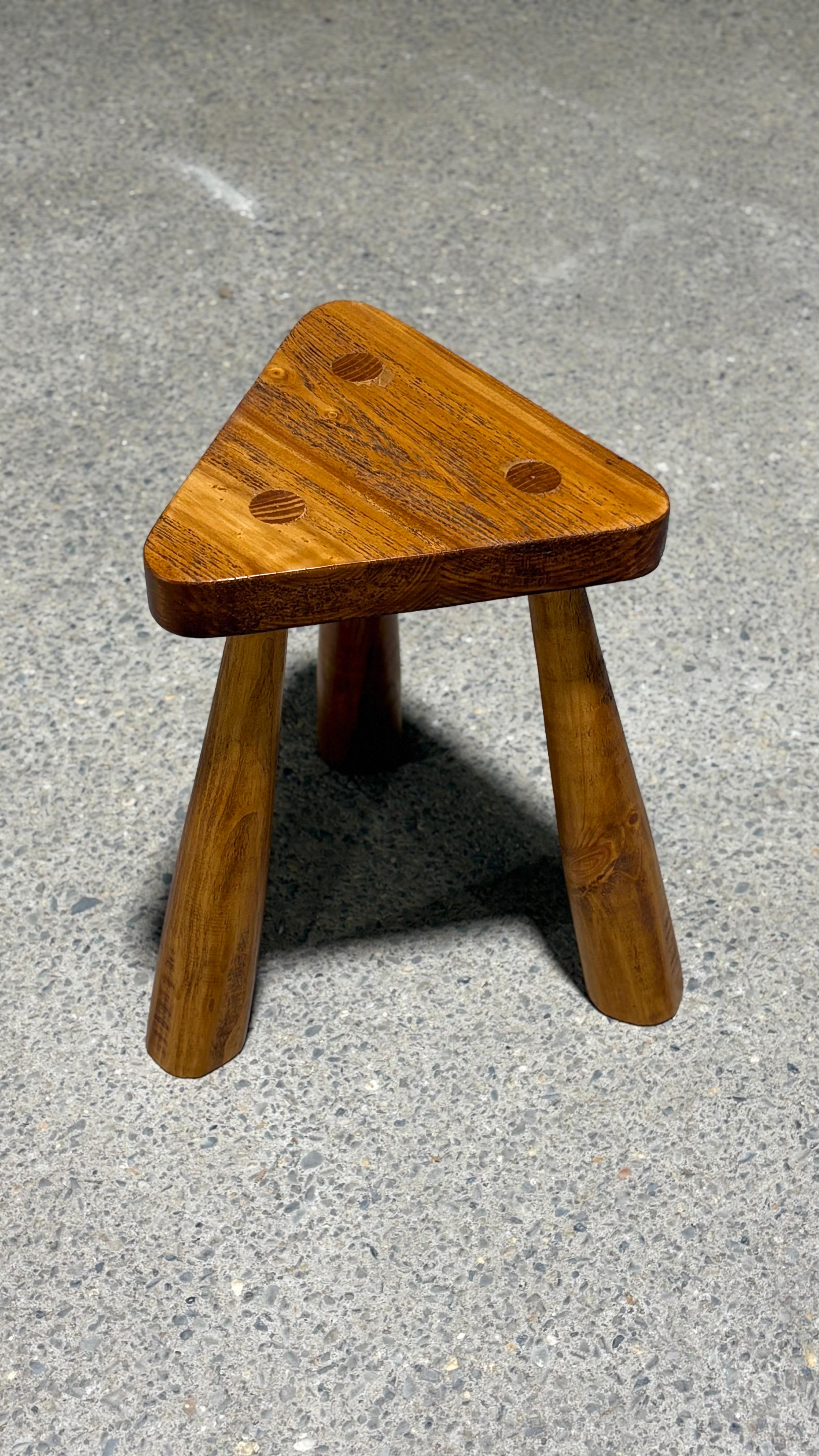 Américain Tabouret de traite de style primitif français en vente
